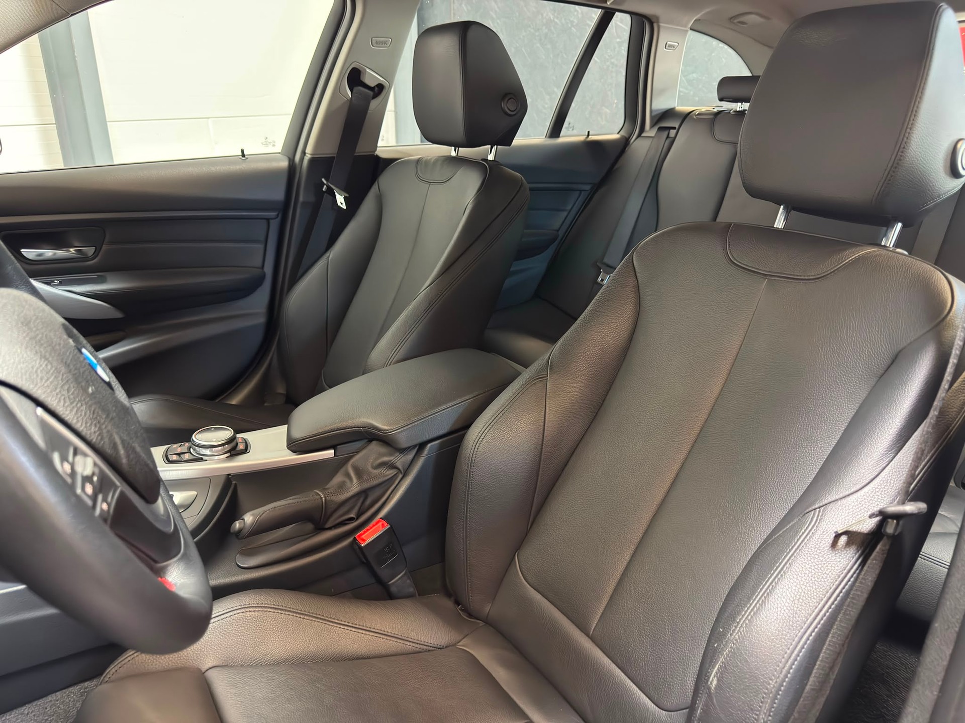 BMW 320d xDrive Touring Sportline-image-14