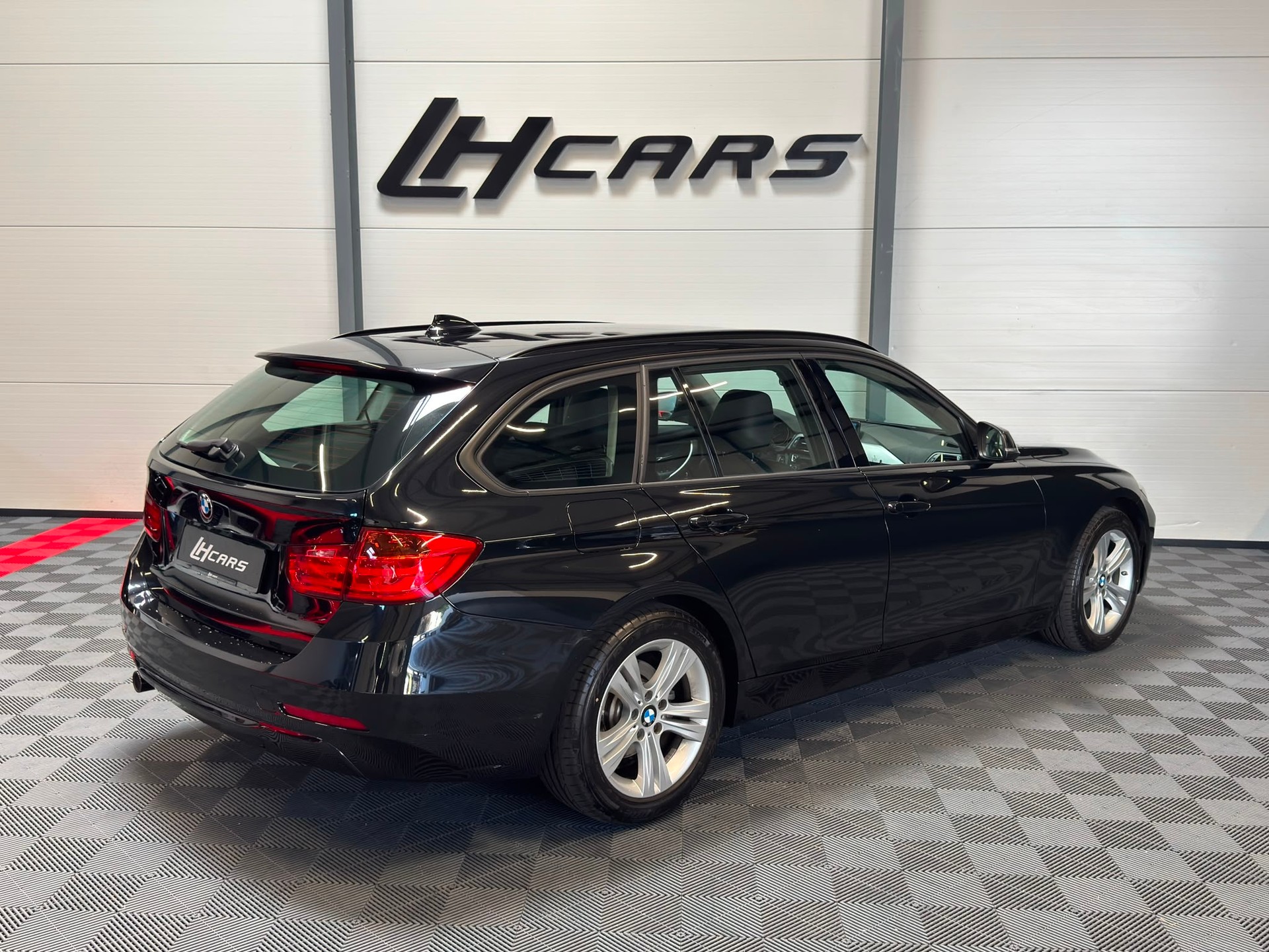BMW 320d xDrive Touring Sportline-image-3