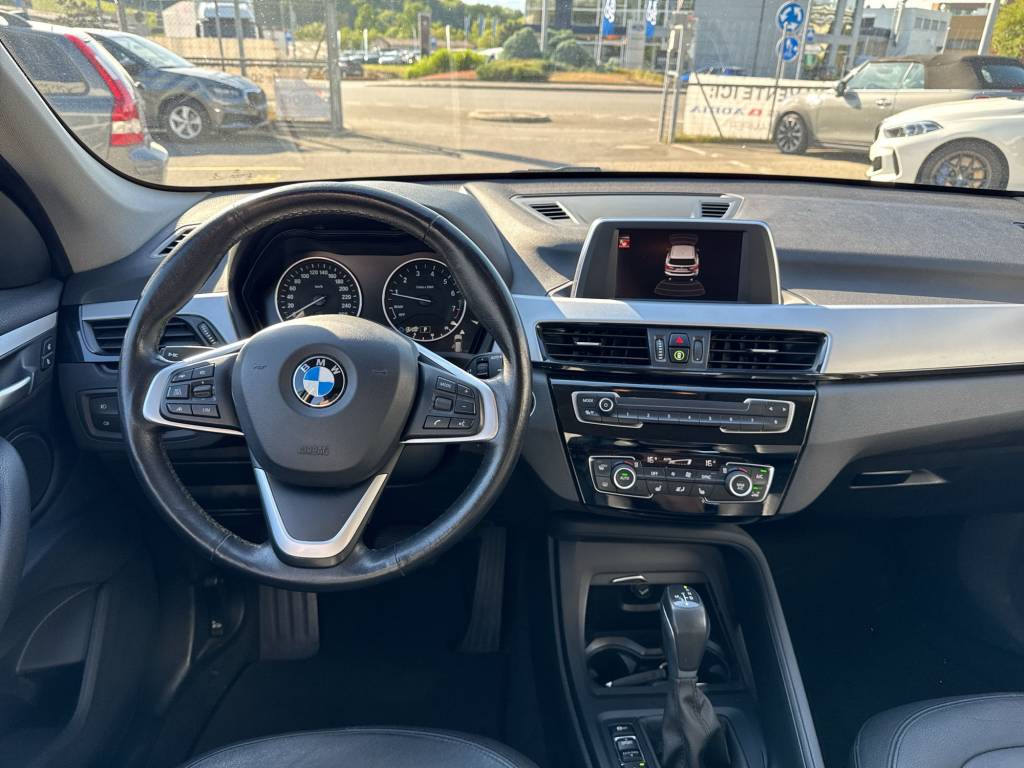 BMW X1 xDrive 20i Steptronic-image-12