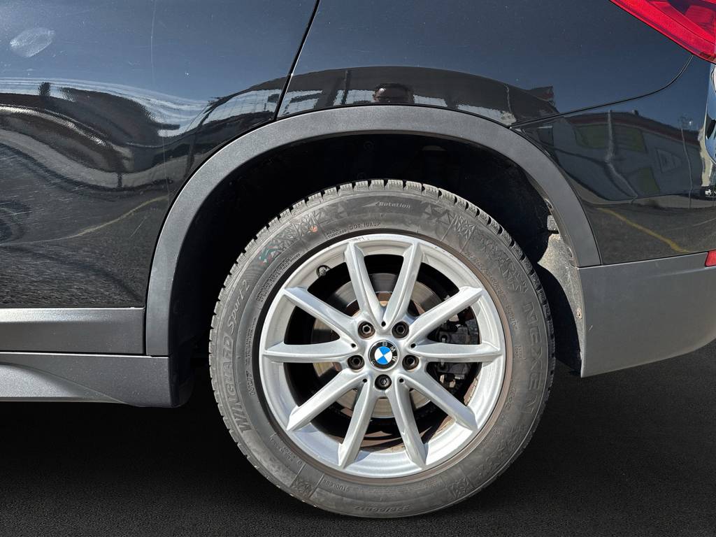 BMW X1 xDrive 20i Steptronic-image-9