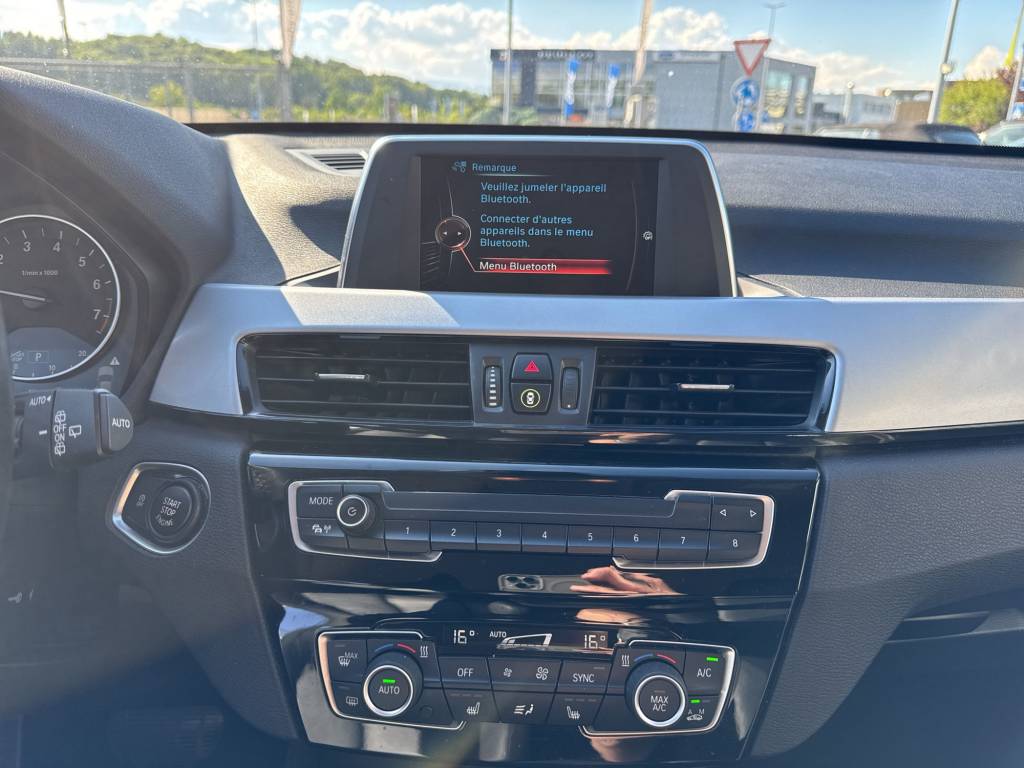 BMW X1 xDrive 20i Steptronic-image-11