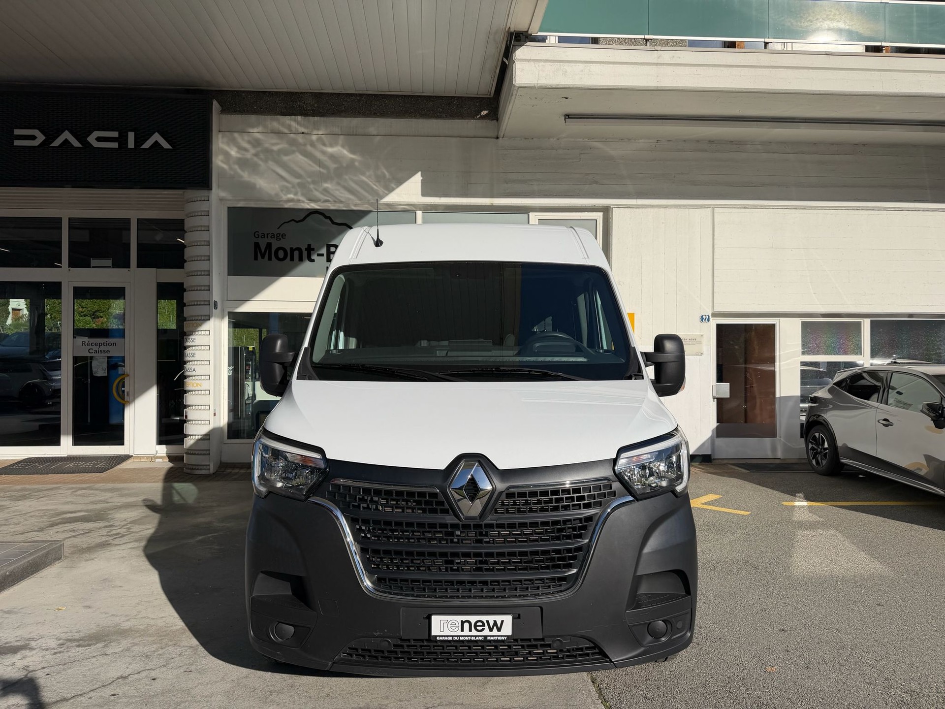 RENAULT Master T33 2.3 Blue dCi 135 L2H2-image-5