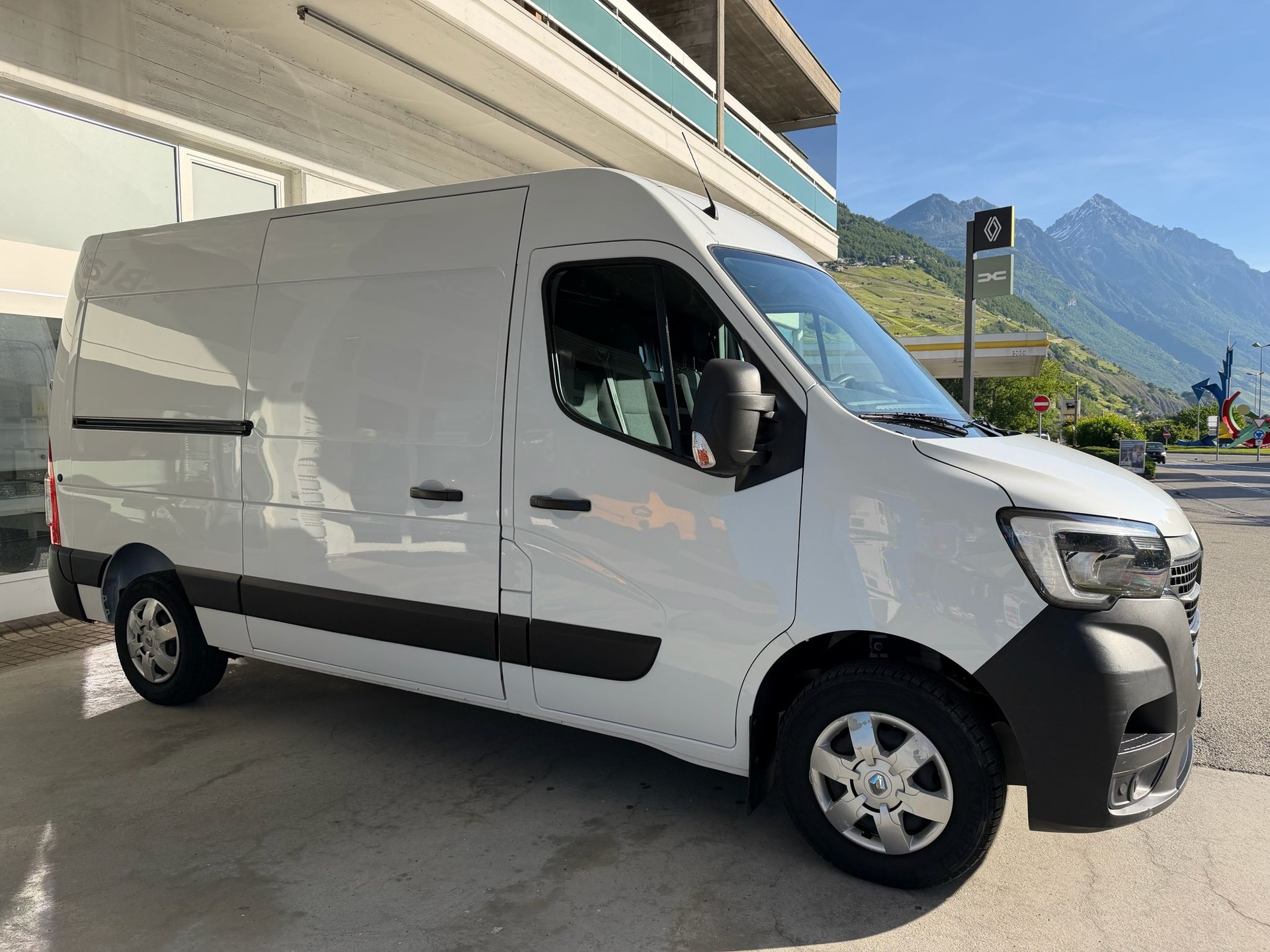 RENAULT Master T33 2.3 Blue dCi 135 L2H2-image-3