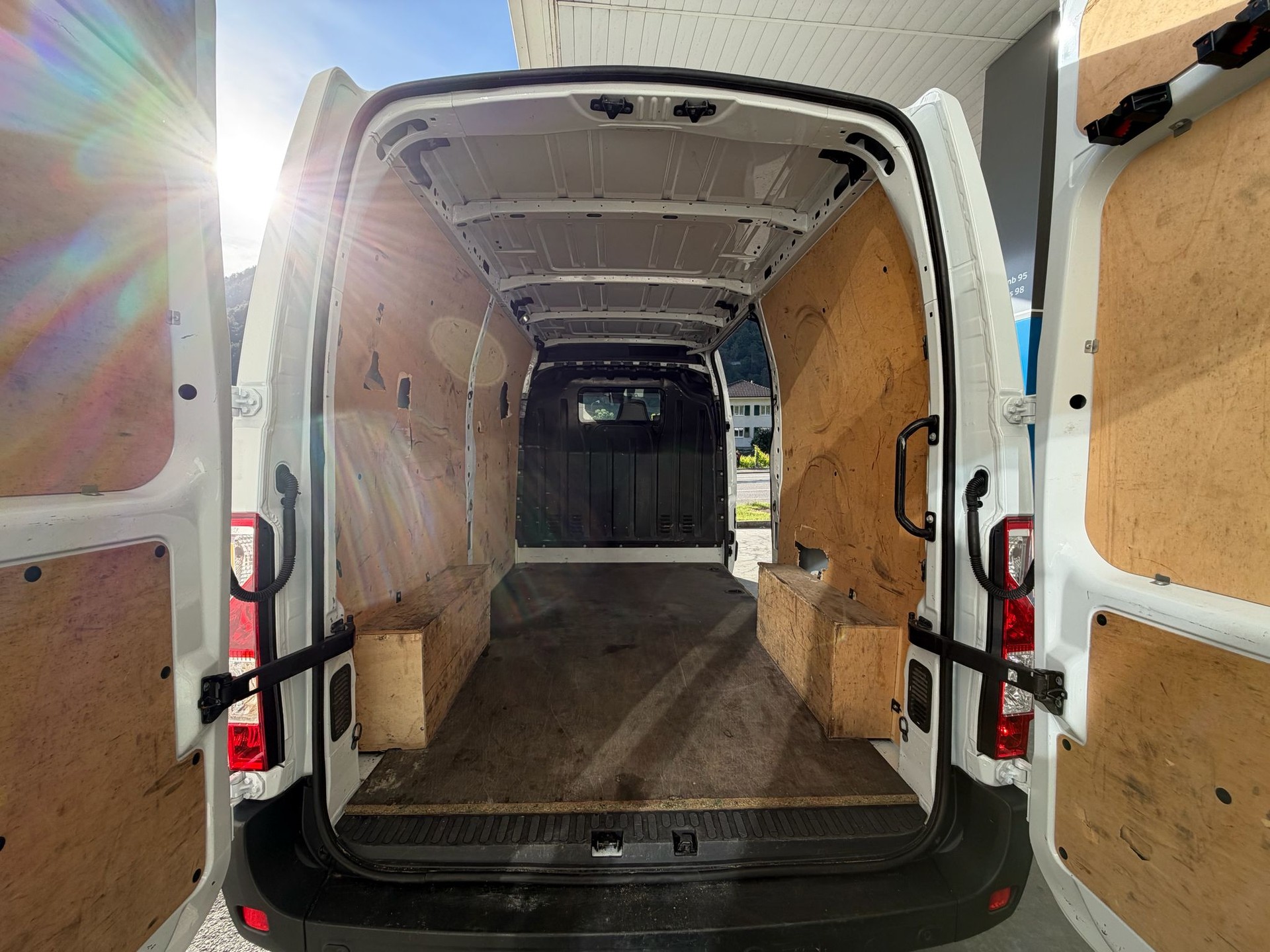 RENAULT Master T33 2.3 Blue dCi 135 L2H2-image-4