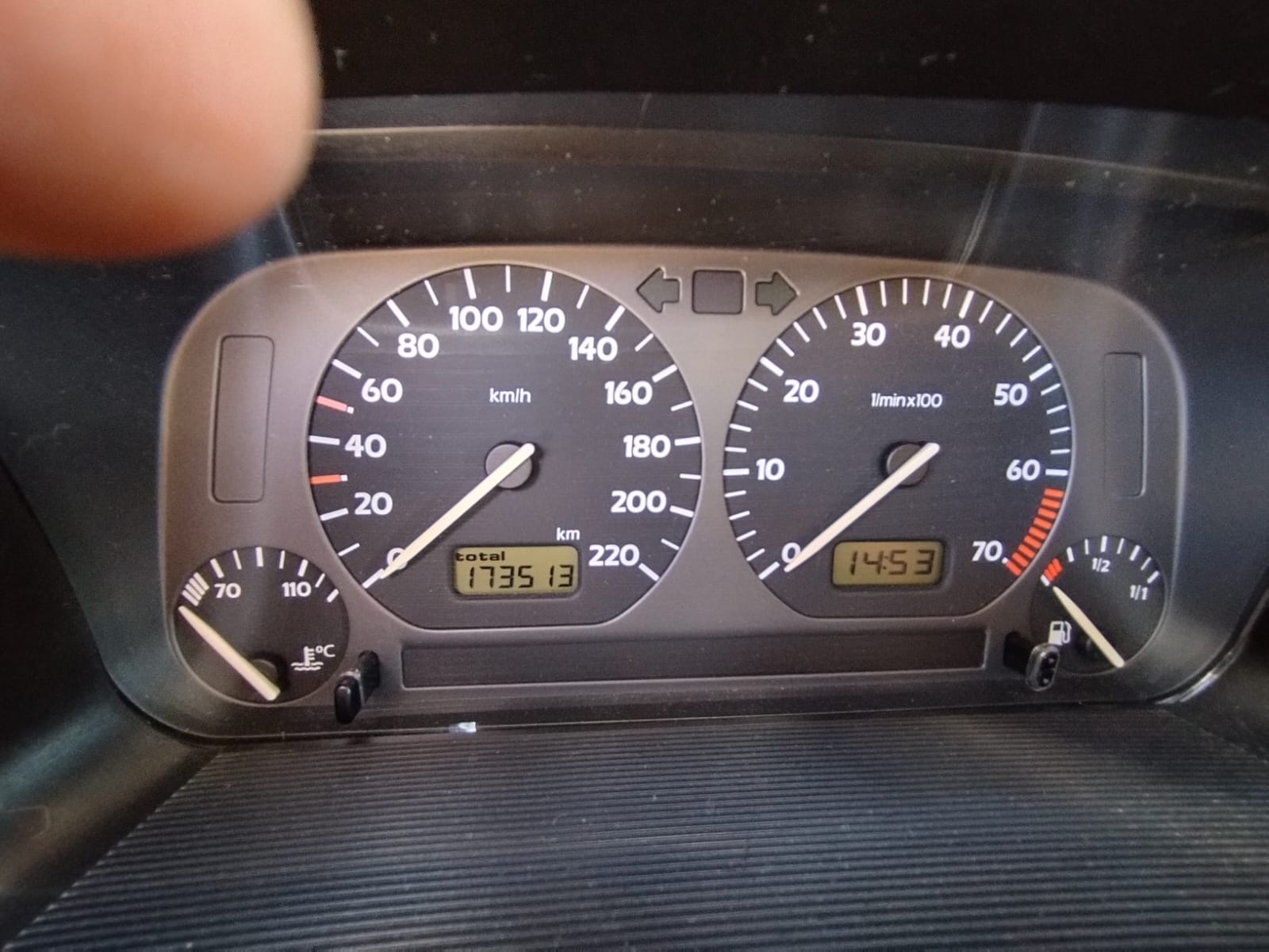 VW Golf 1800 Avenue A-image-12