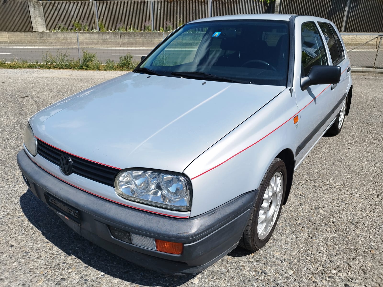 VW Golf 1800 Avenue A-image-1