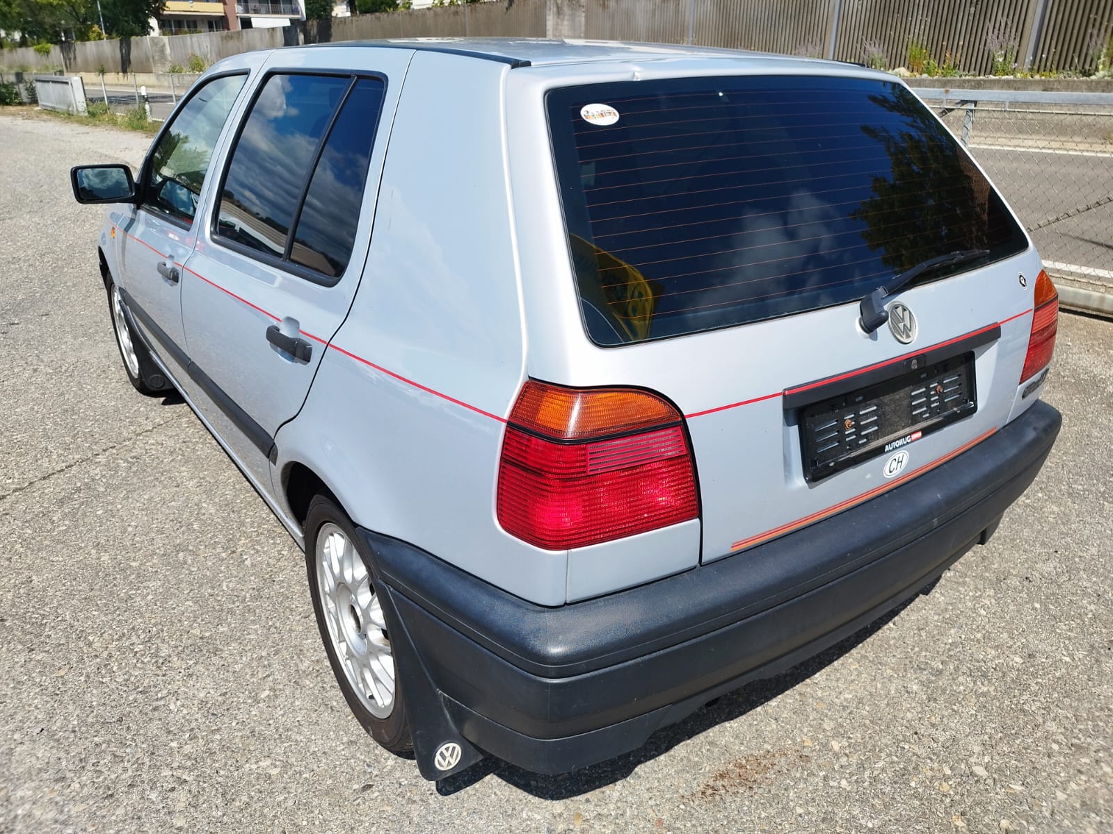 VW Golf 1800 Avenue A-image-4