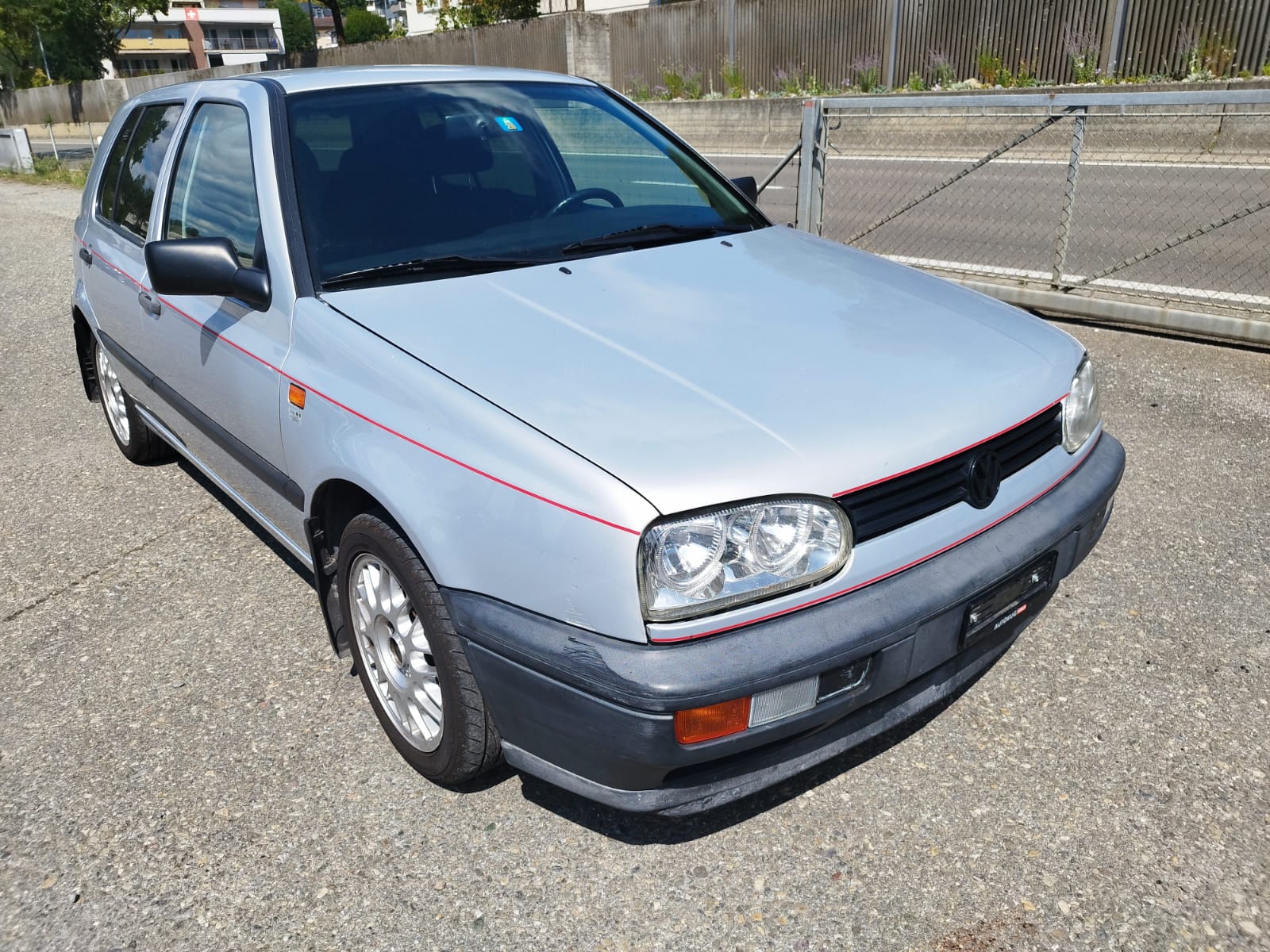 VW Golf 1800 Avenue A-image-0