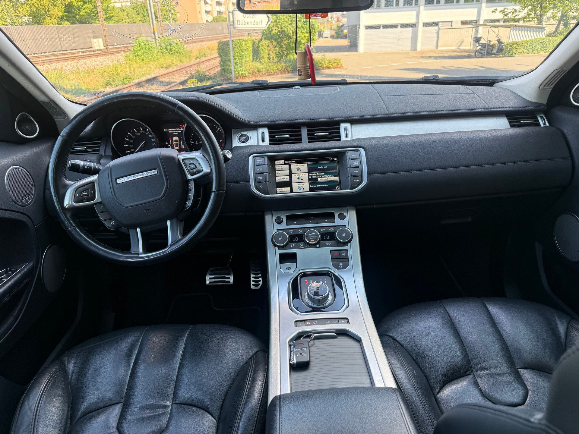 LAND ROVER Range Rover Evoque 2.2 TD4 Prestige AT9-image-6