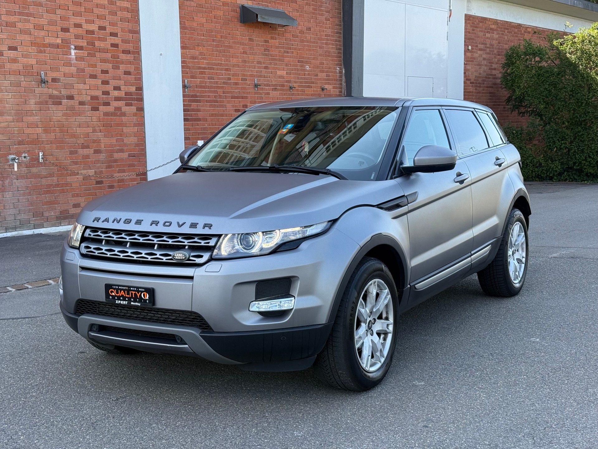 LAND ROVER Range Rover Evoque 2.2 TD4 Prestige AT9-image-2