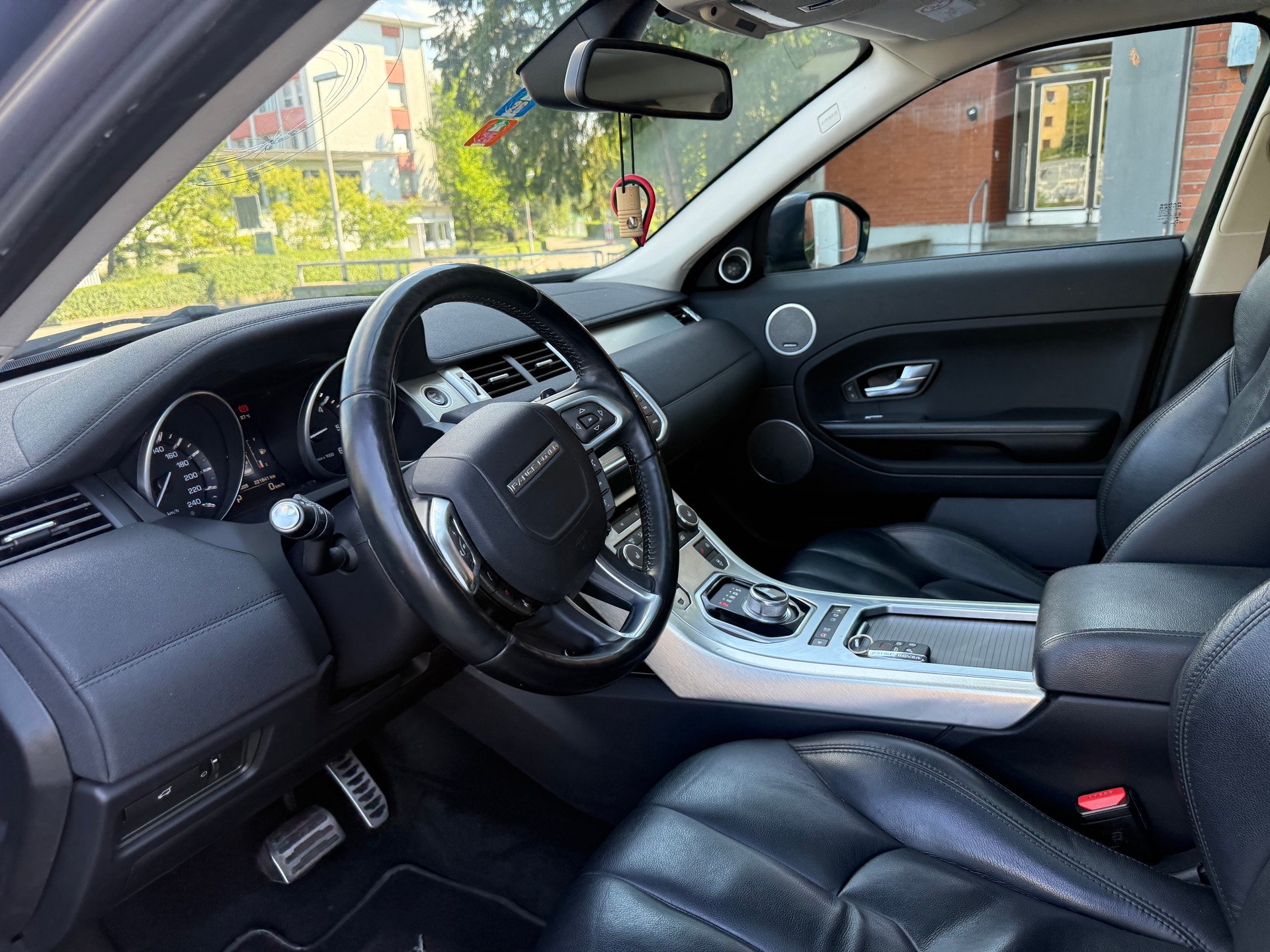 LAND ROVER Range Rover Evoque 2.2 TD4 Prestige AT9-image-5