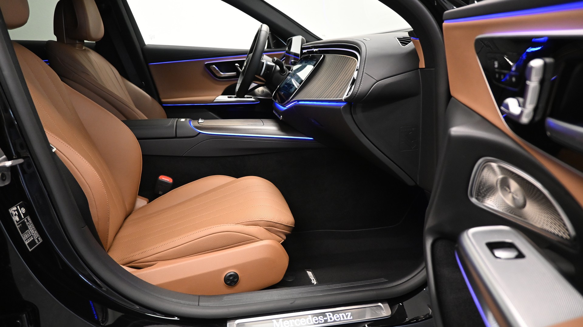 MERCEDES-BENZ E 300 de T AMG-Line 4Matic EQ Hybrid 9G-Tronic-image-2