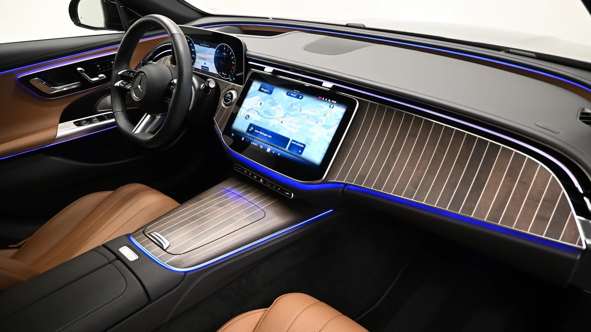MERCEDES-BENZ E 300 de T AMG-Line 4Matic EQ Hybrid 9G-Tronic-image-3