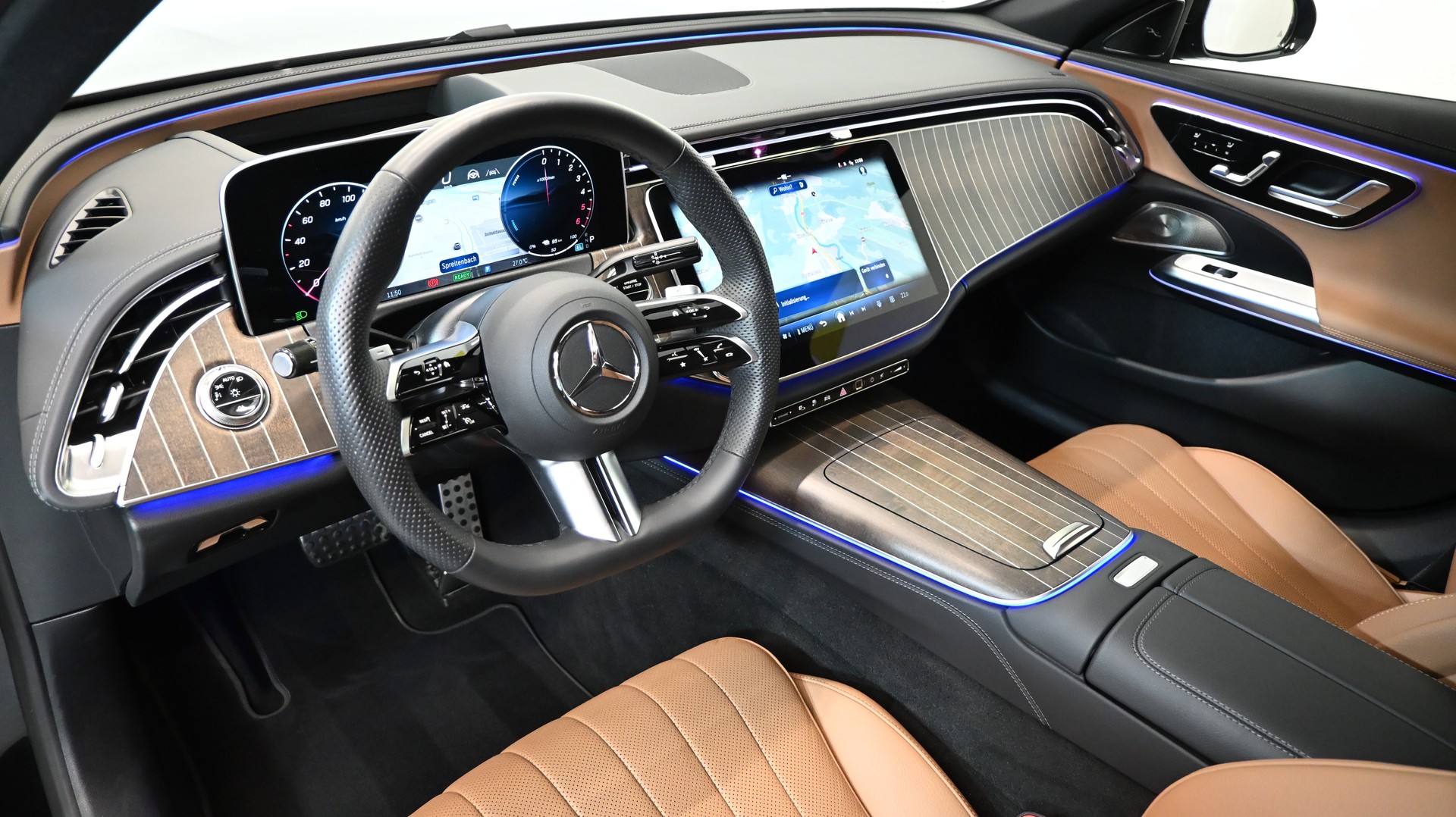MERCEDES-BENZ E 300 de T AMG-Line 4Matic EQ Hybrid 9G-Tronic-image-6