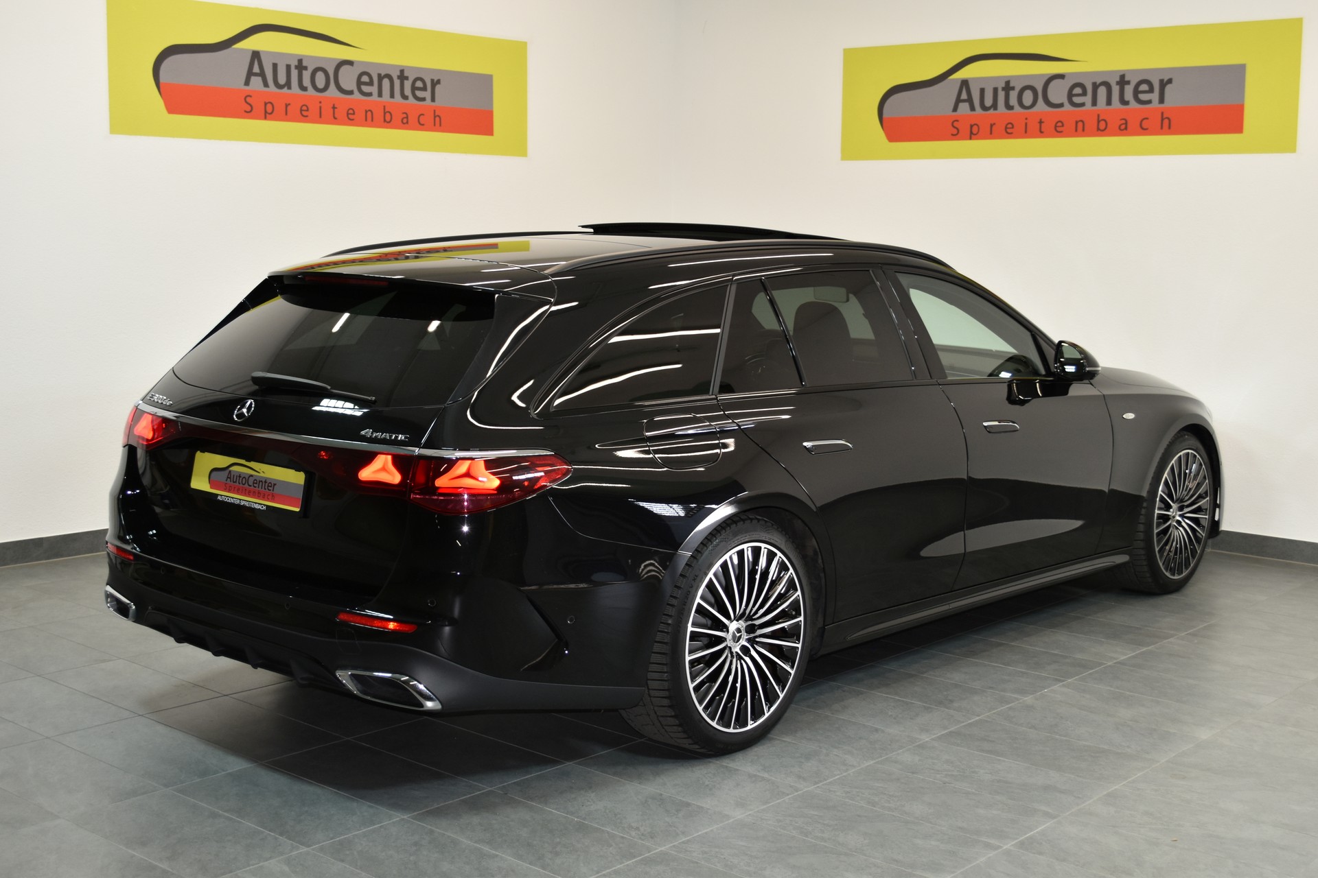 MERCEDES-BENZ E 300 de T AMG-Line 4Matic EQ Hybrid 9G-Tronic-image-14