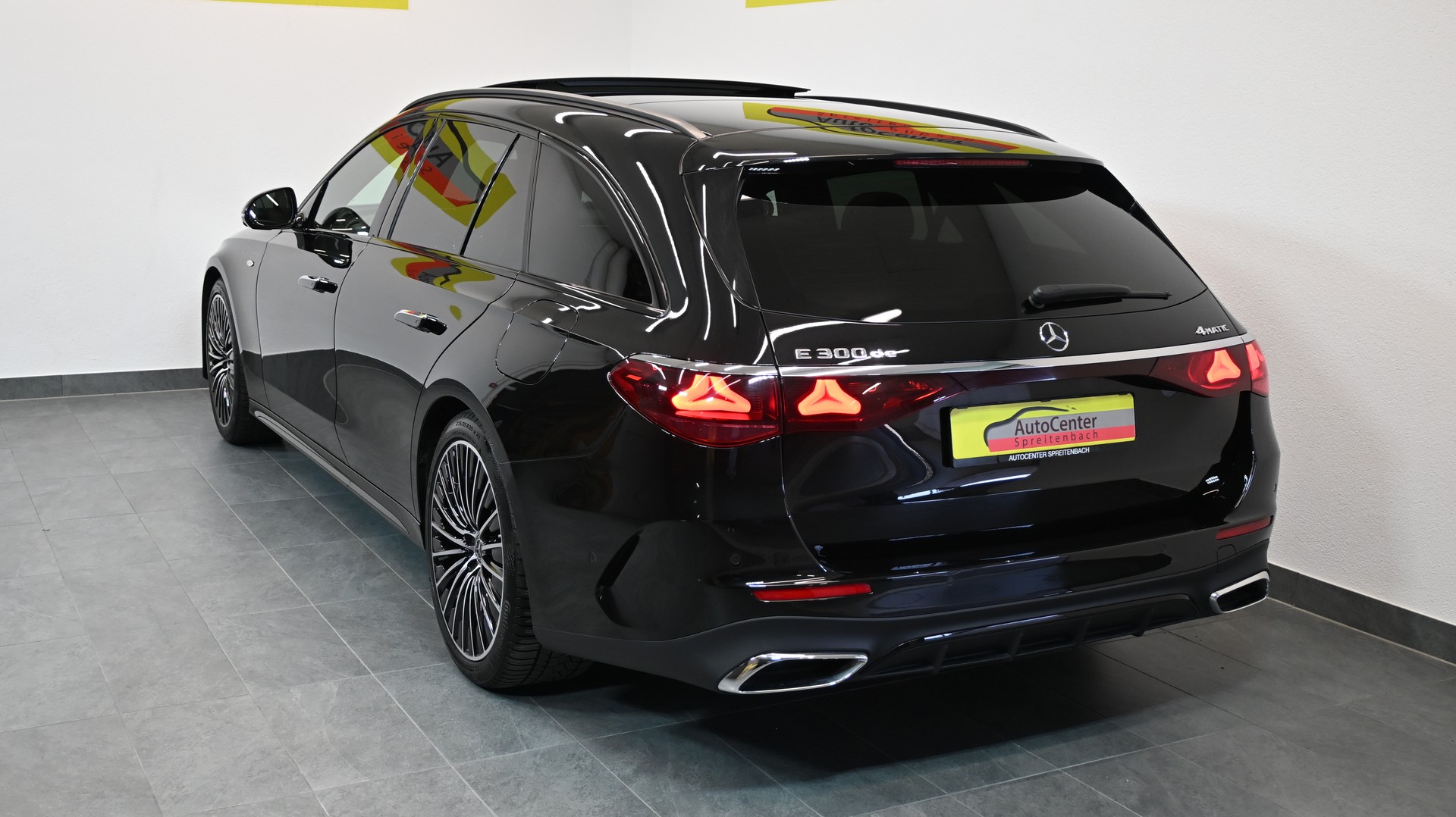 MERCEDES-BENZ E 300 de T AMG-Line 4Matic EQ Hybrid 9G-Tronic-image-12