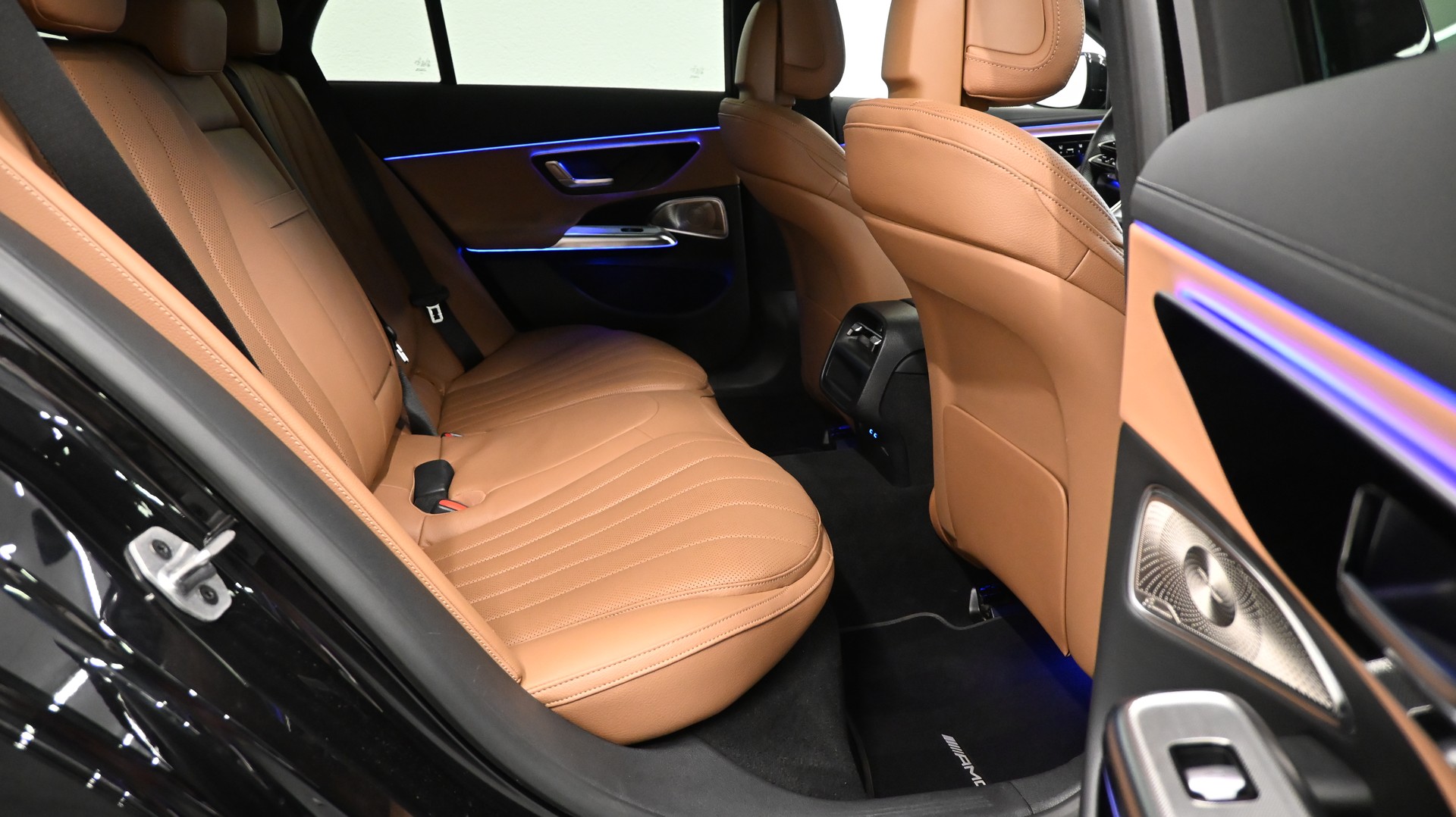 MERCEDES-BENZ E 300 de T AMG-Line 4Matic EQ Hybrid 9G-Tronic-image-10