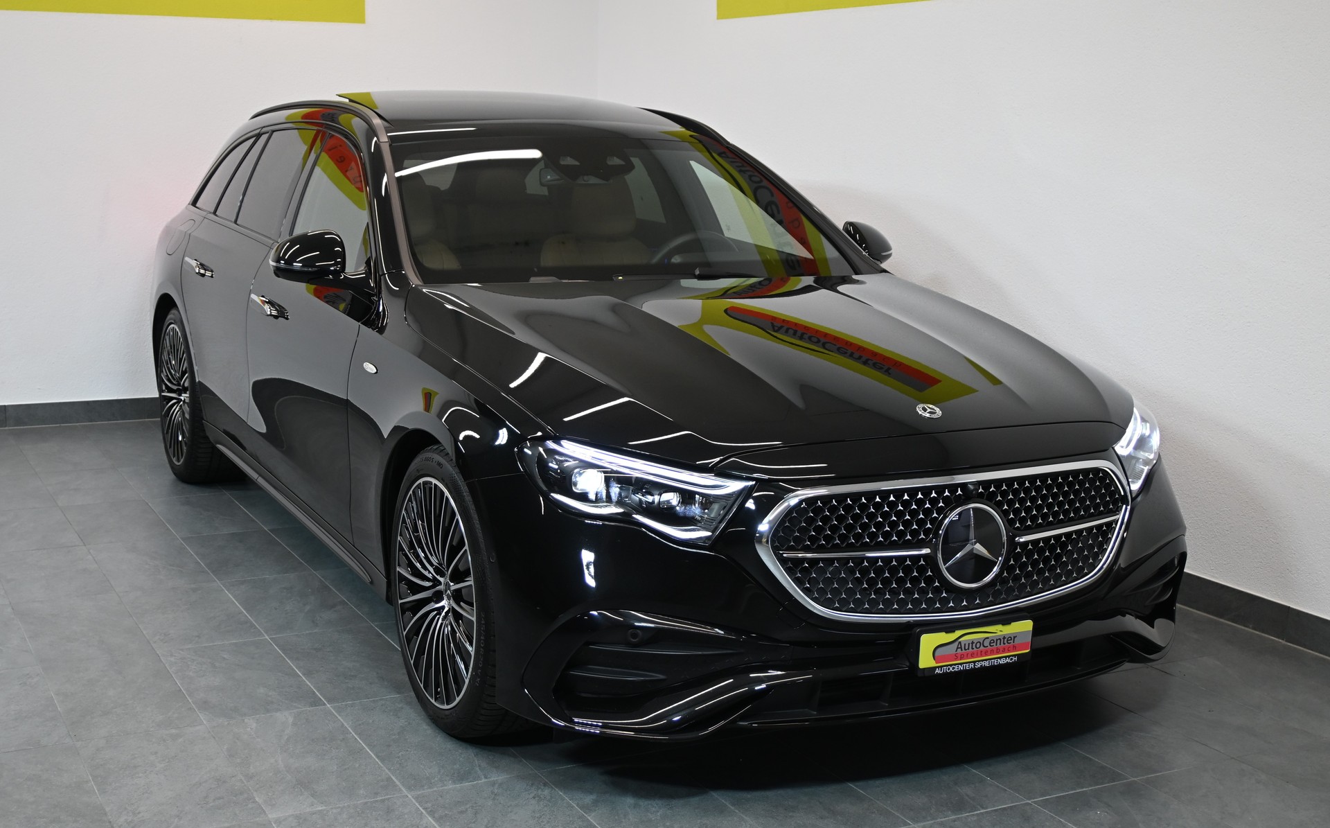 MERCEDES-BENZ E 300 de T AMG-Line 4Matic EQ Hybrid 9G-Tronic-image-0