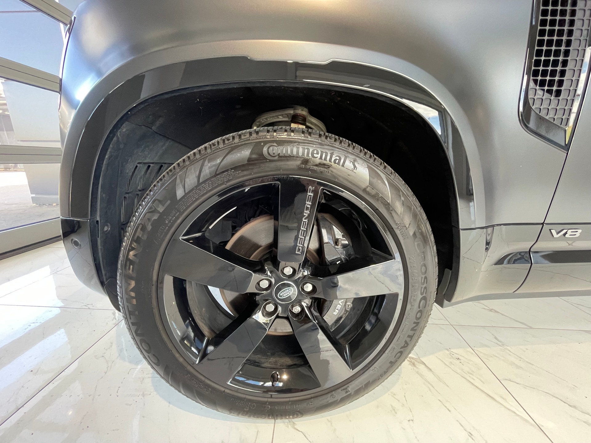 LAND ROVER Defender 110 525 V8 5.0 Carpathian Edition AT8-image-11
