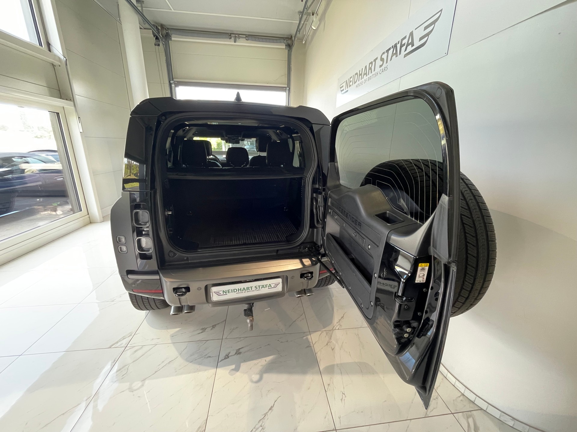 LAND ROVER Defender 110 525 V8 5.0 Carpathian Edition AT8-image-7