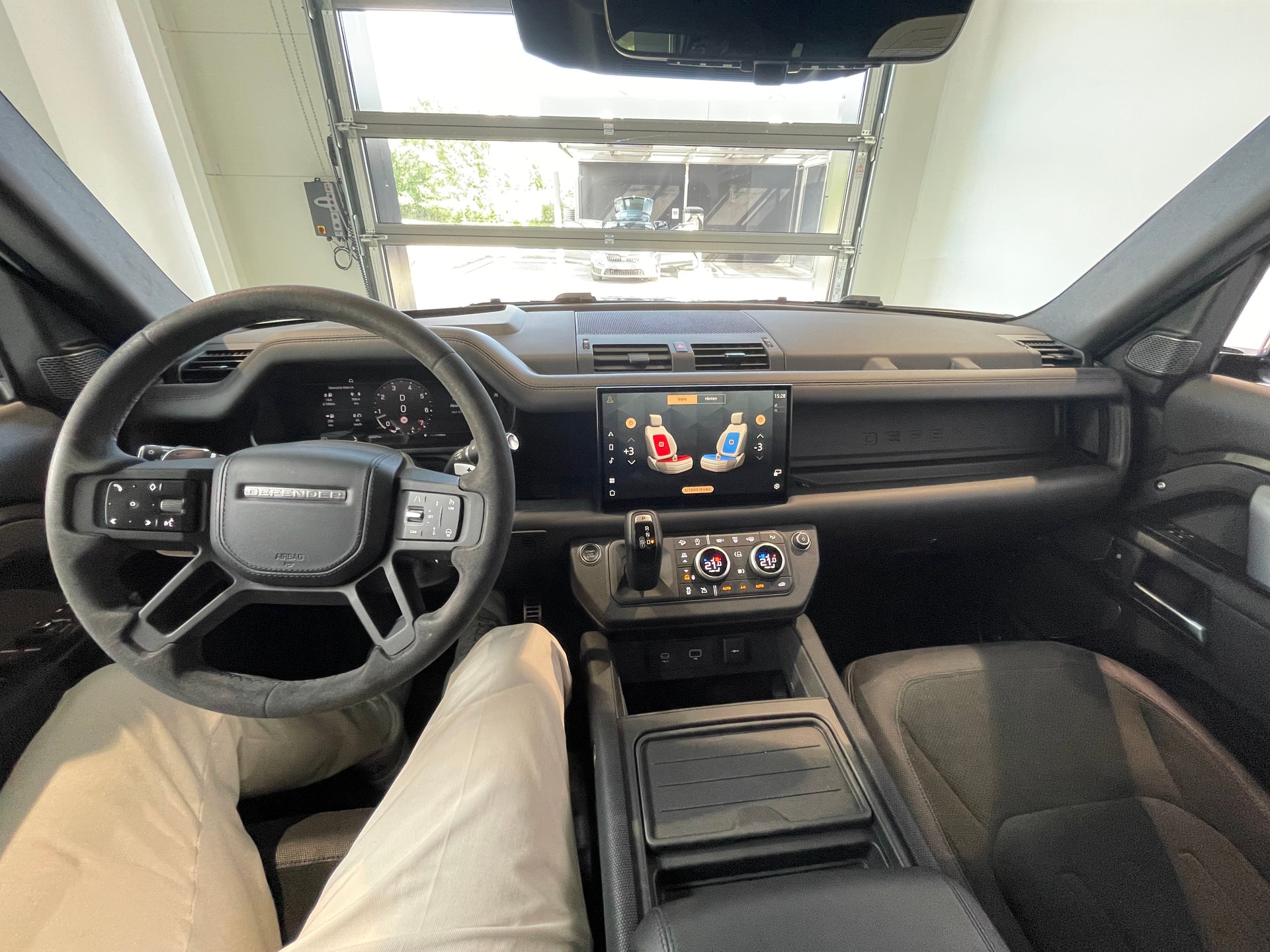 LAND ROVER Defender 110 525 V8 5.0 Carpathian Edition AT8-image-9