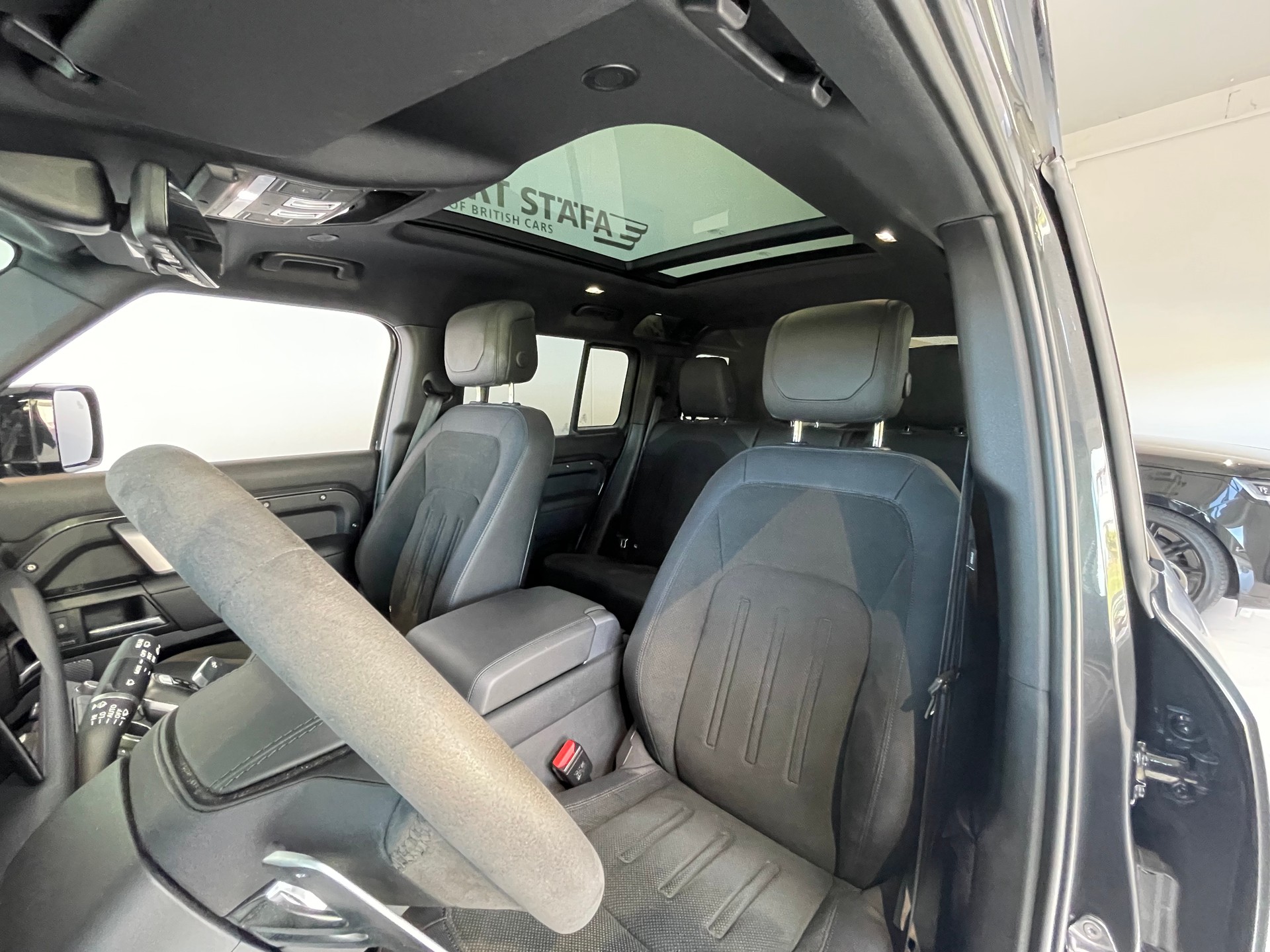 LAND ROVER Defender 110 525 V8 5.0 Carpathian Edition AT8-image-5