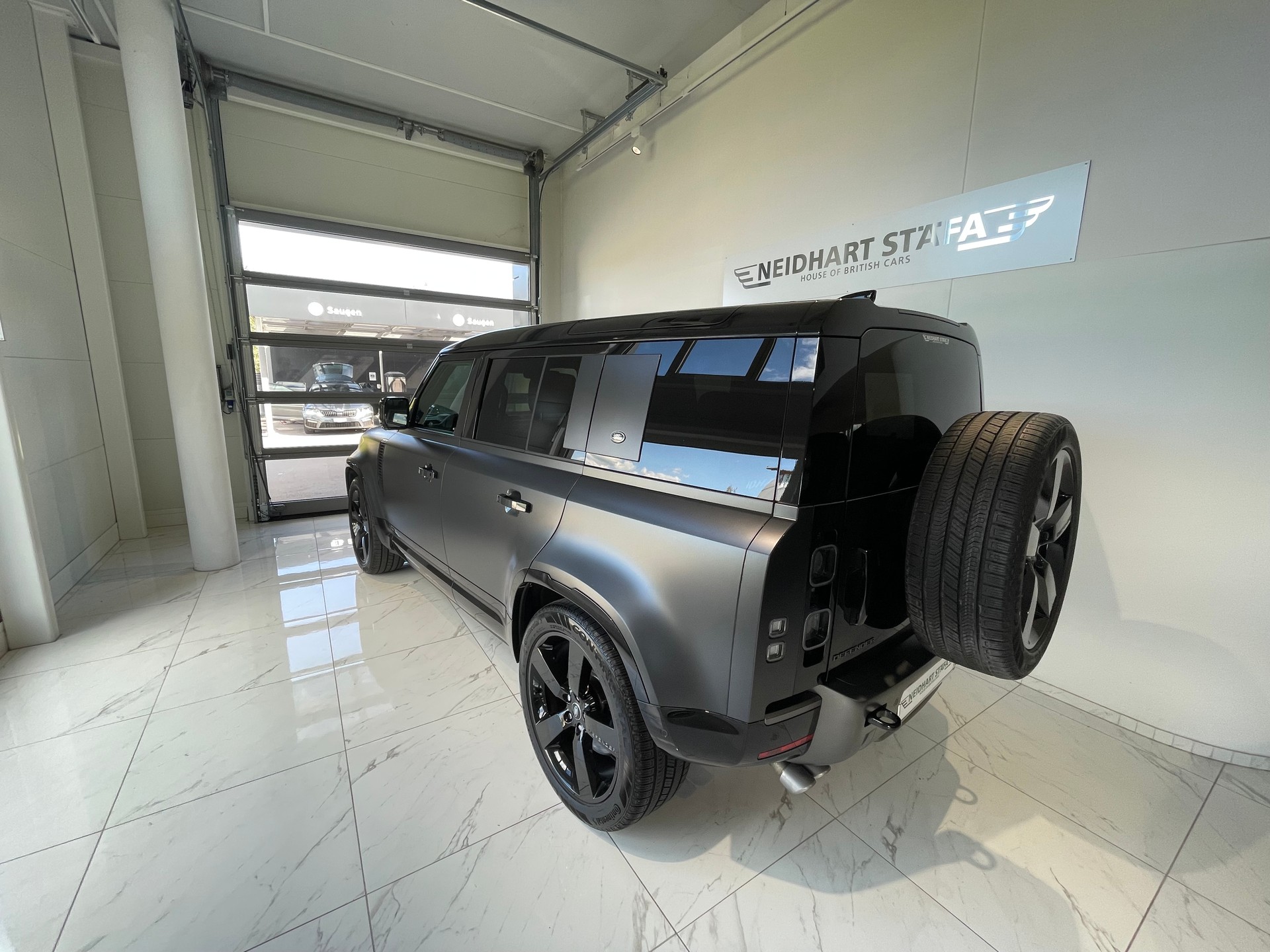 LAND ROVER Defender 110 525 V8 5.0 Carpathian Edition AT8-showroom-element-2