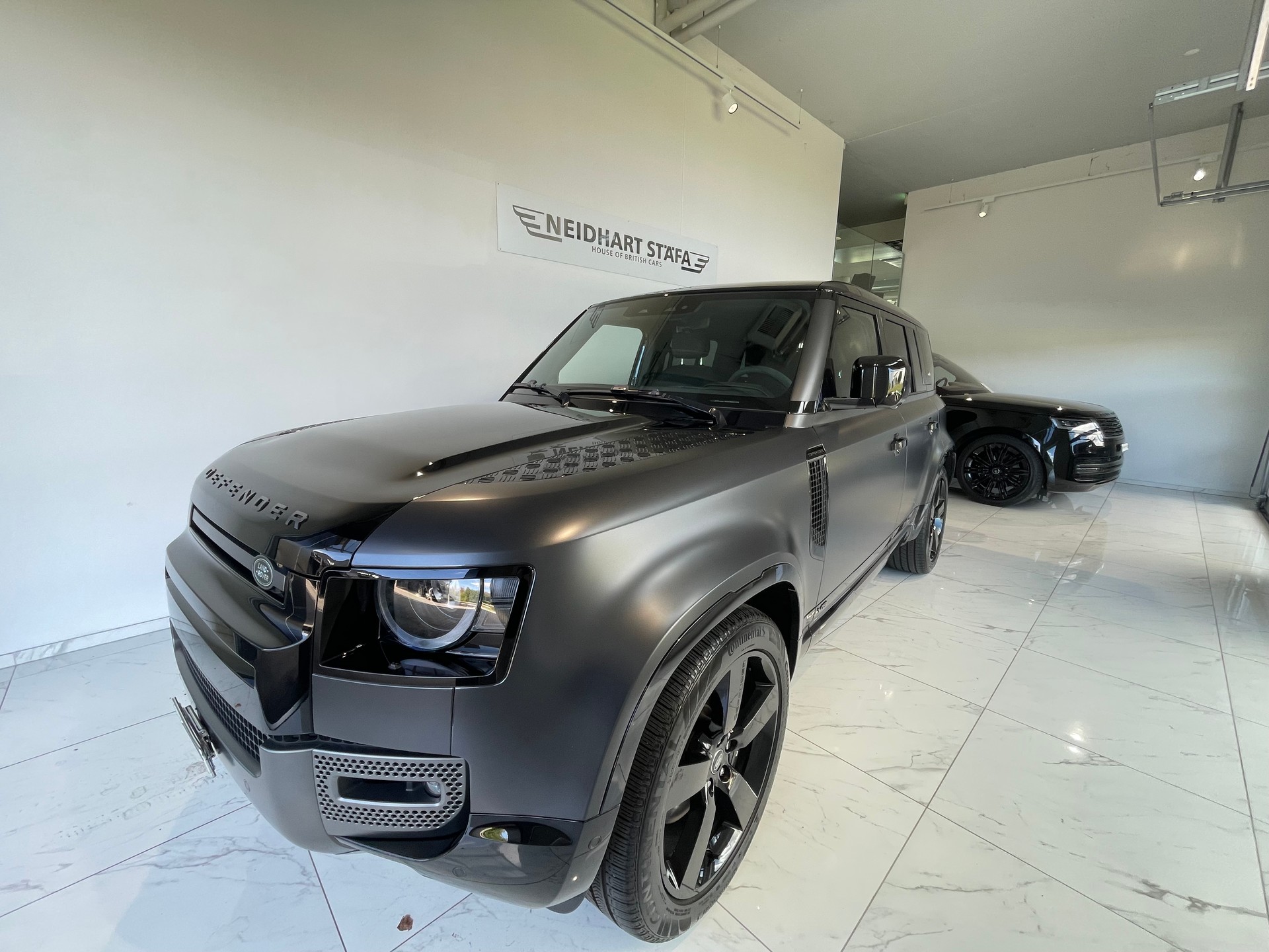 LAND ROVER Defender 110 525 V8 5.0 Carpathian Edition AT8-showroom-element-1