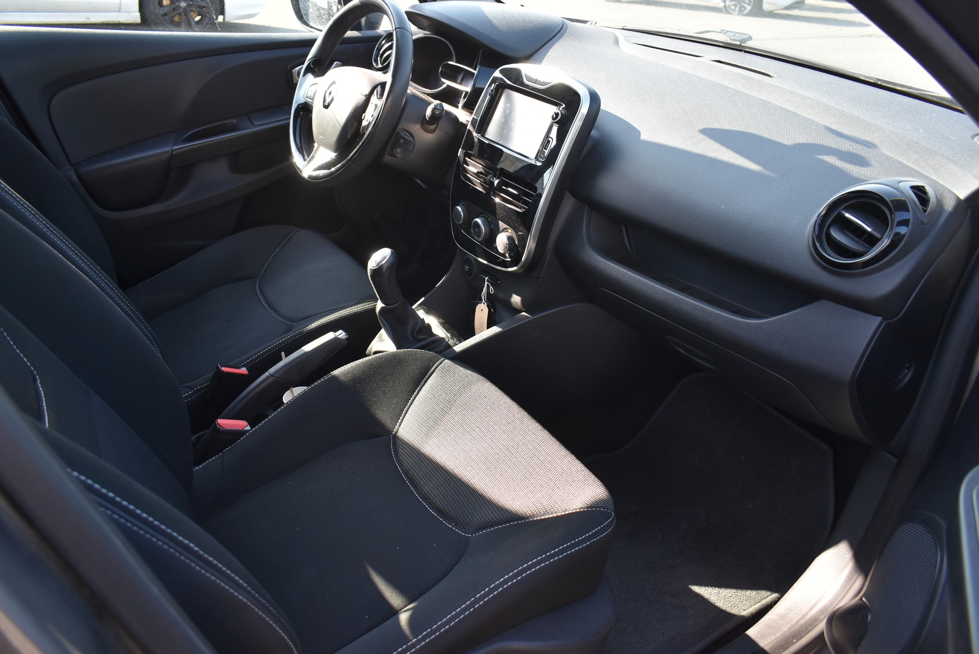 RENAULT Clio 0.9 12V Expression-image-3