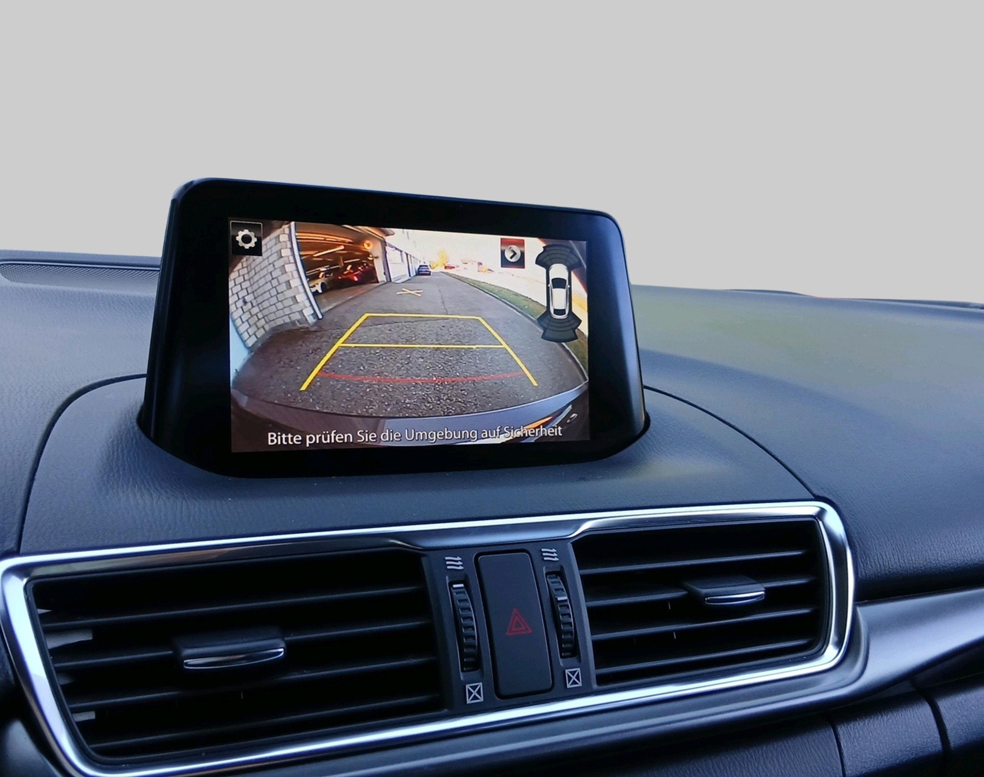 MAZDA 3 D 150 Revolution-image-13
