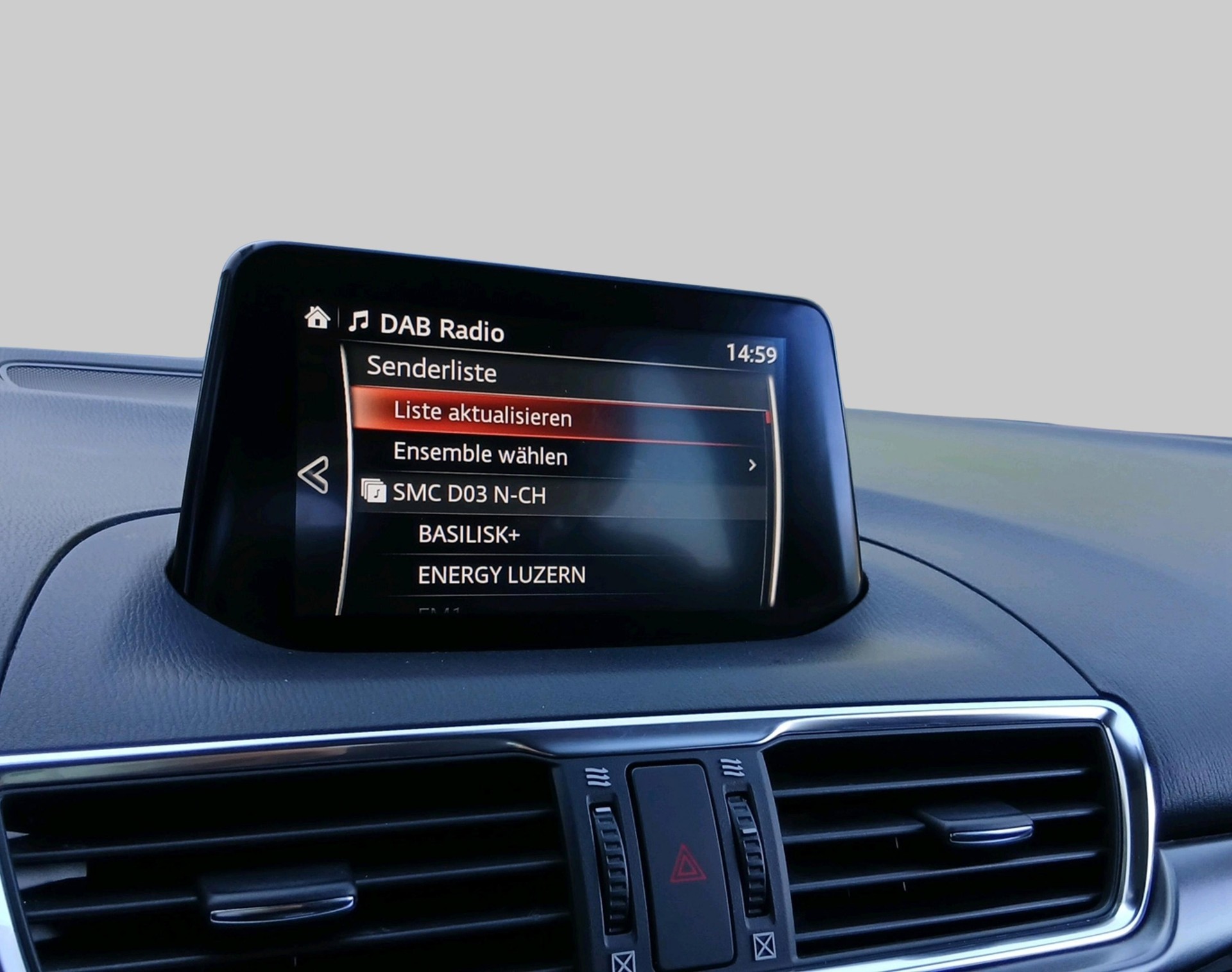 MAZDA 3 D 150 Revolution-image-12