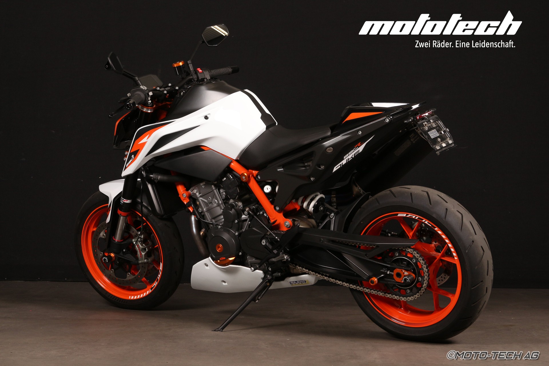 KTM 890 Duke R-showroom-element-2