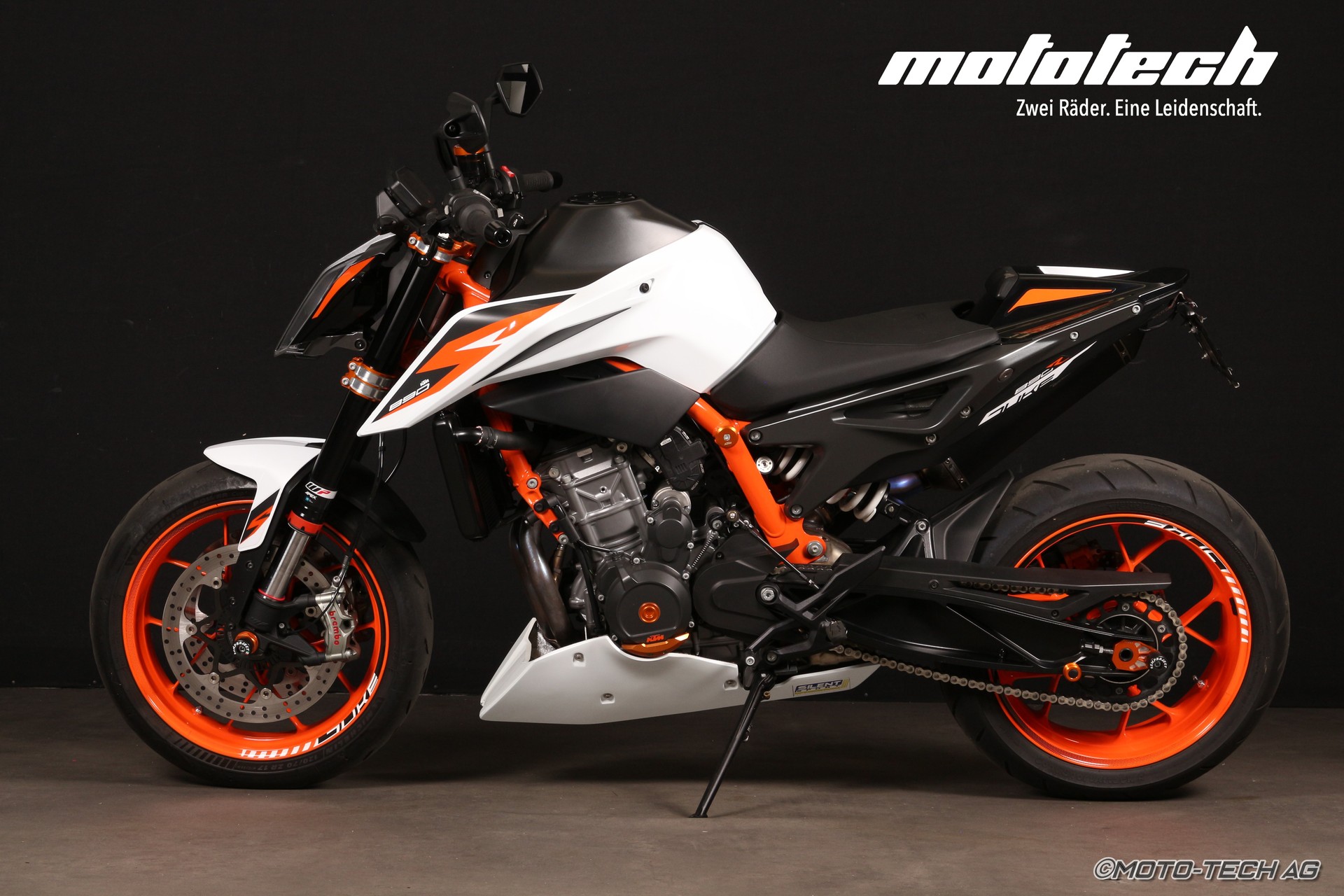 KTM 890 Duke R-showroom-element-3