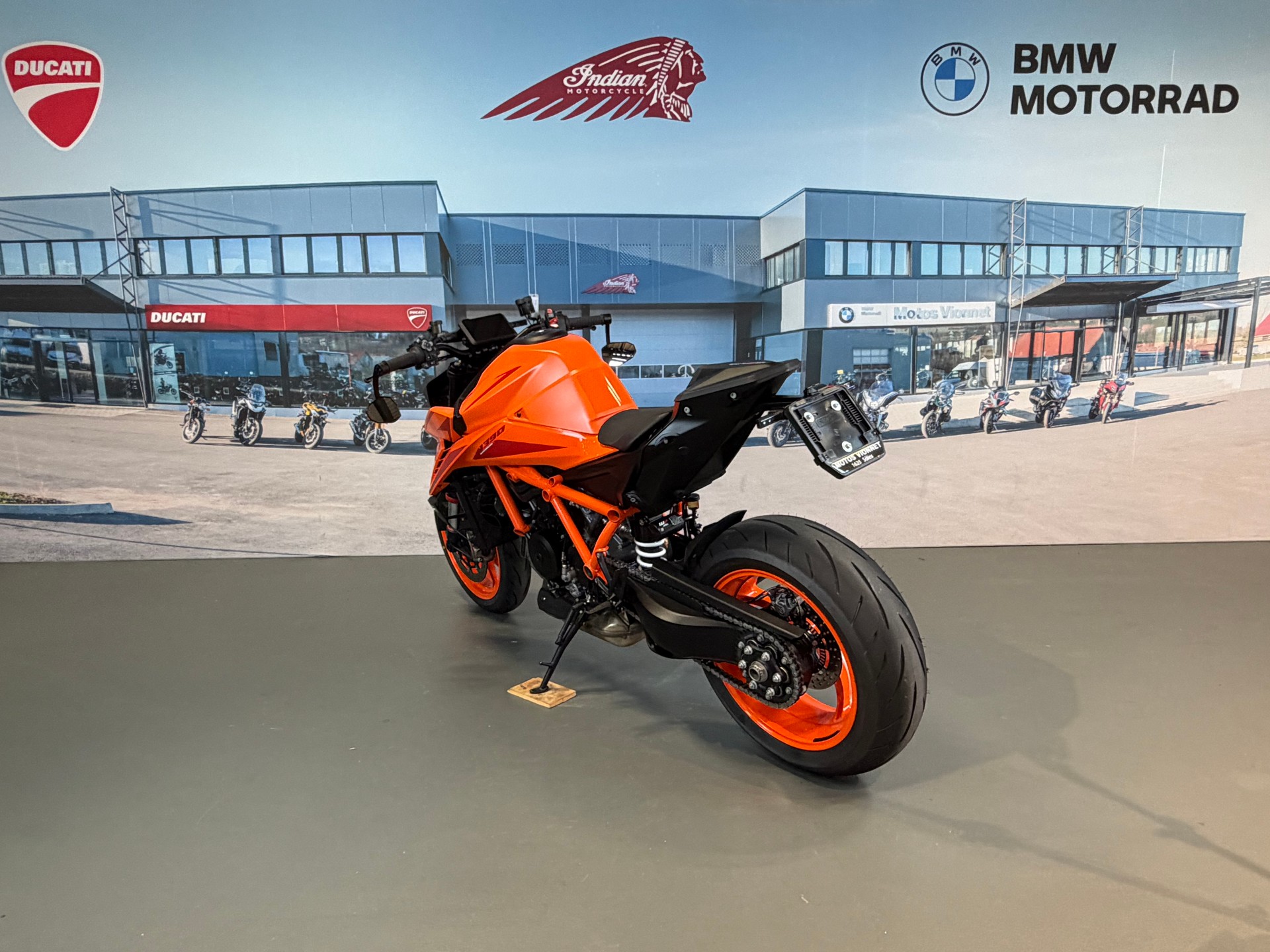 KTM 1390 Super Duke R EN DÉPÔT VENTE-showroom-element-3