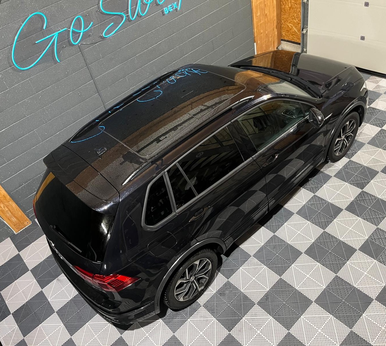 VW Tiguan 2.0 TDI SCR R-Line 4Motion DSG-image-3