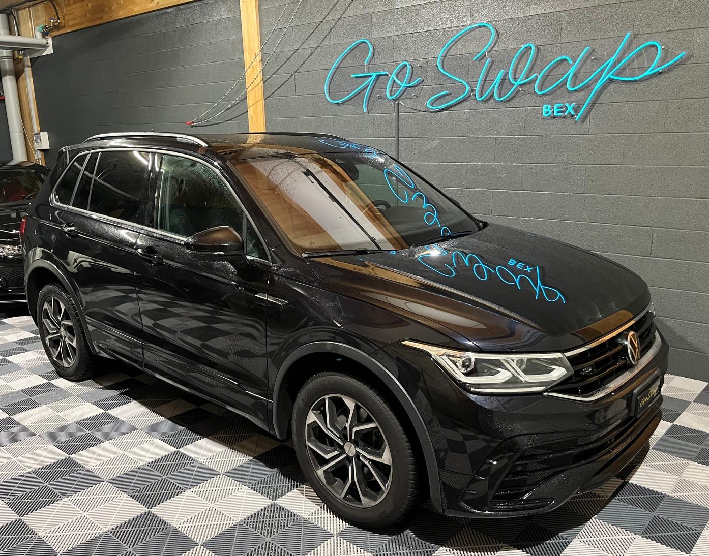VW Tiguan 2.0 TDI SCR R-Line 4Motion DSG-image-0