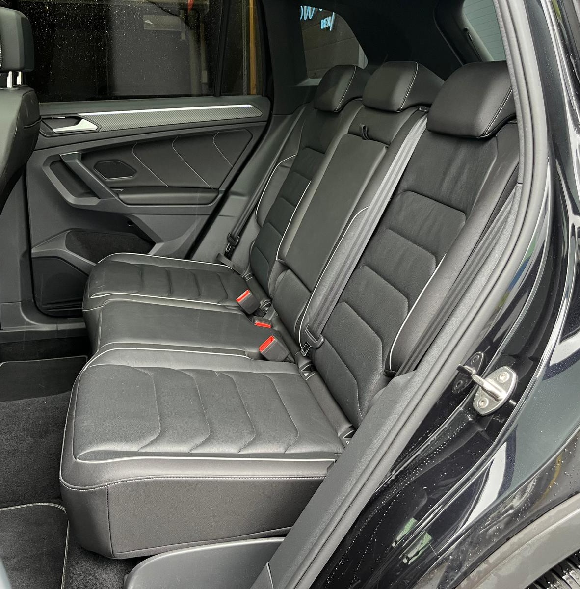 VW Tiguan 2.0 TDI SCR R-Line 4Motion DSG-image-11