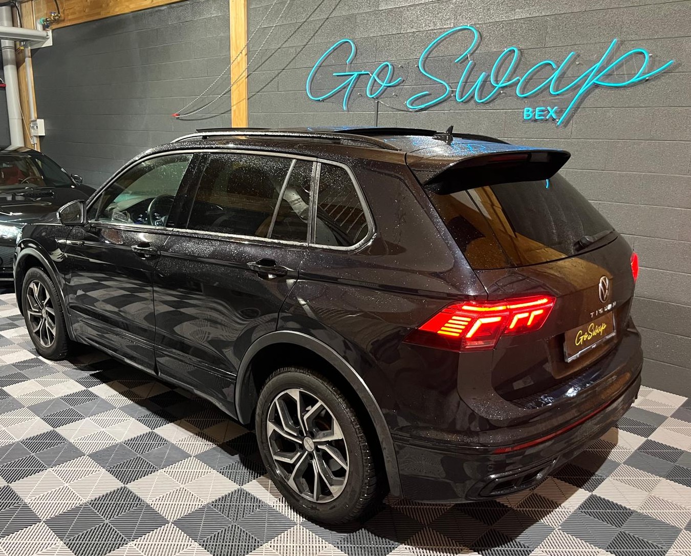 VW Tiguan 2.0 TDI SCR R-Line 4Motion DSG-image-9