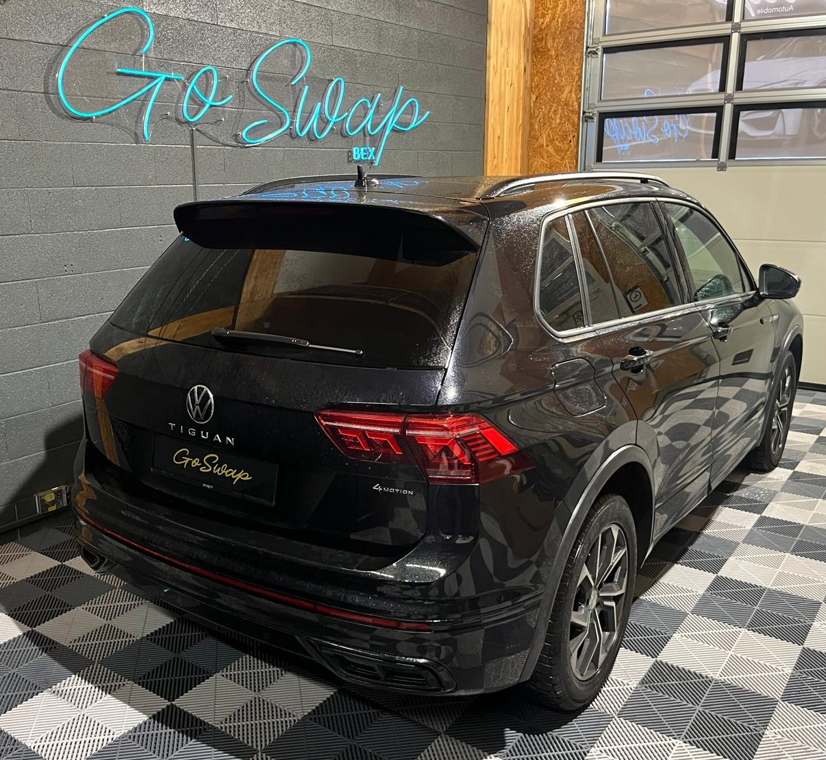 VW Tiguan 2.0 TDI SCR R-Line 4Motion DSG-image-4