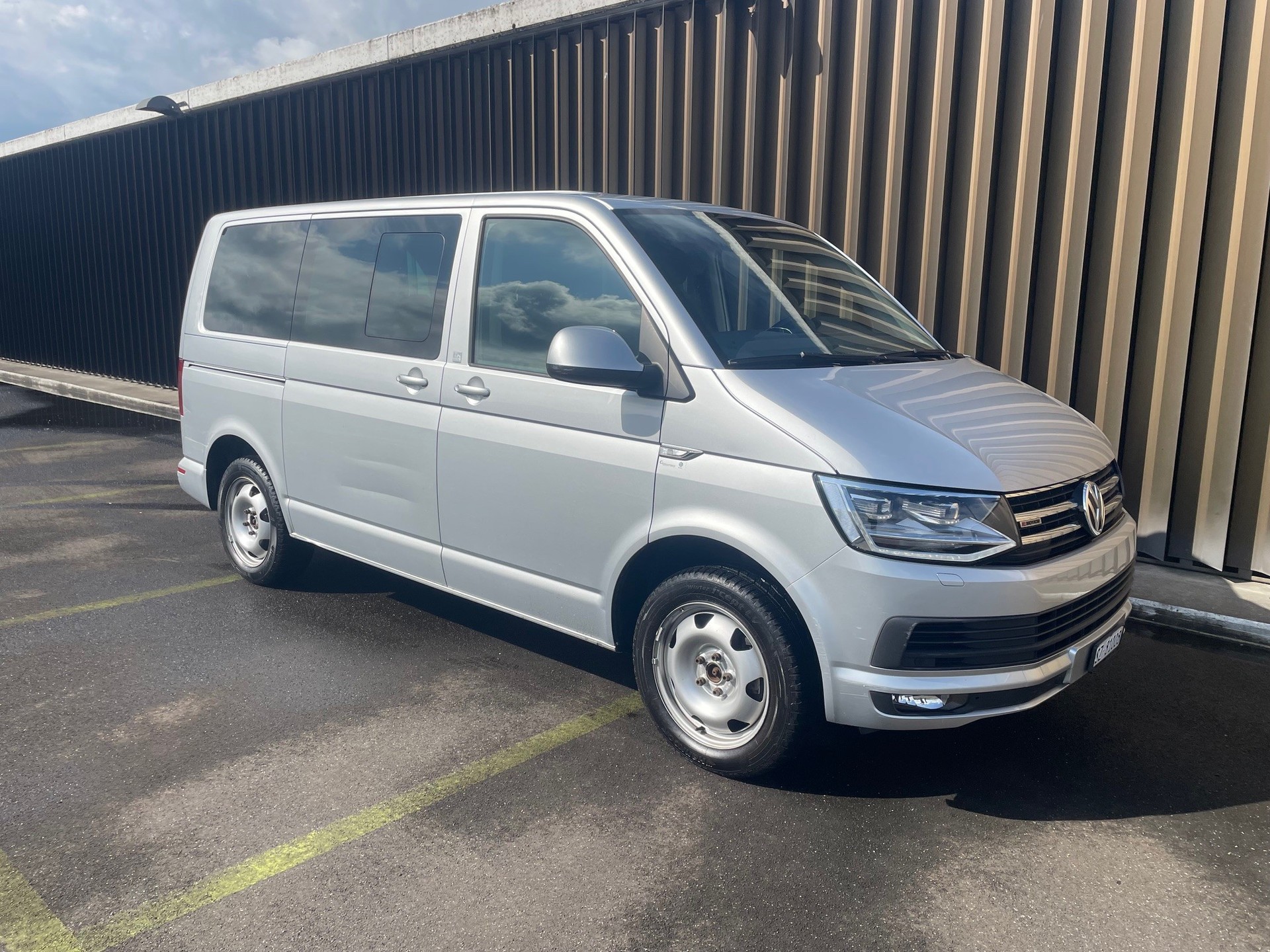 VW 2.0 TDI 204PS - 4x4 / Handschaltung - 9 Sitze / Frisch ab MFK-image-2