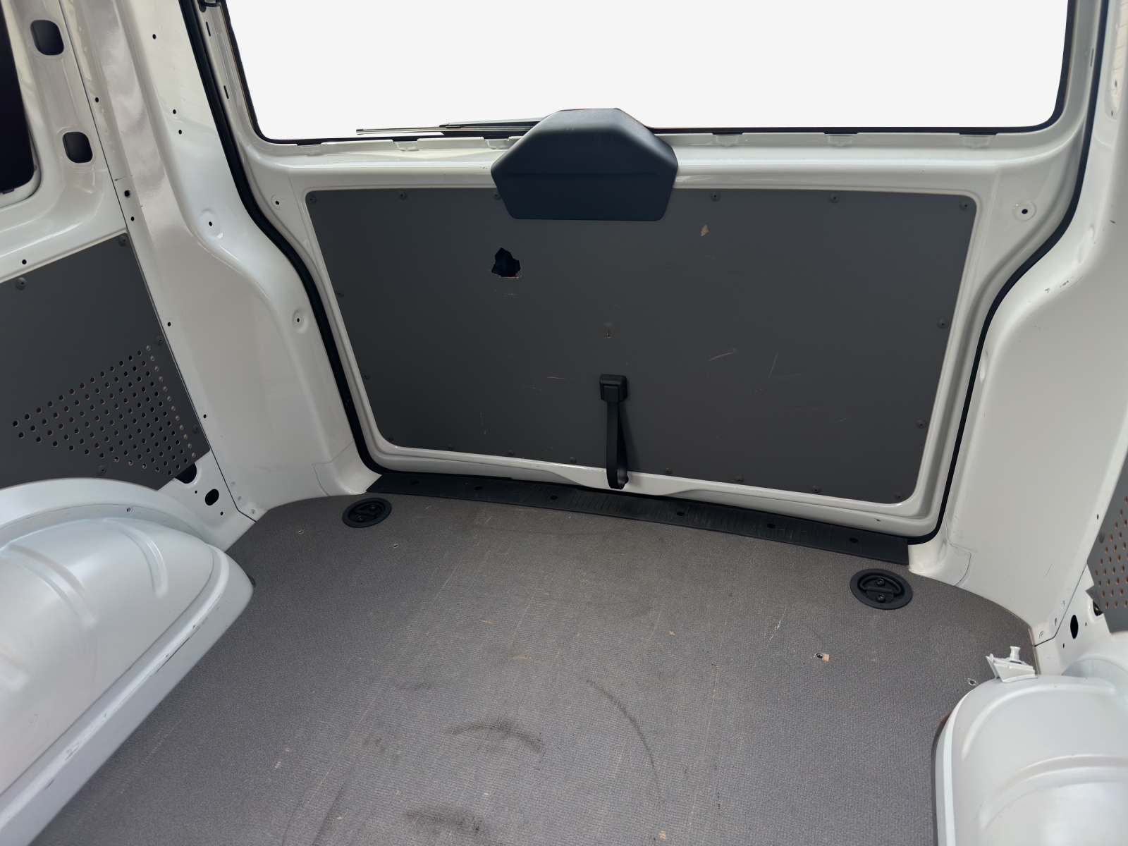 VW T6.1 2.0 TDI DSG-image-11
