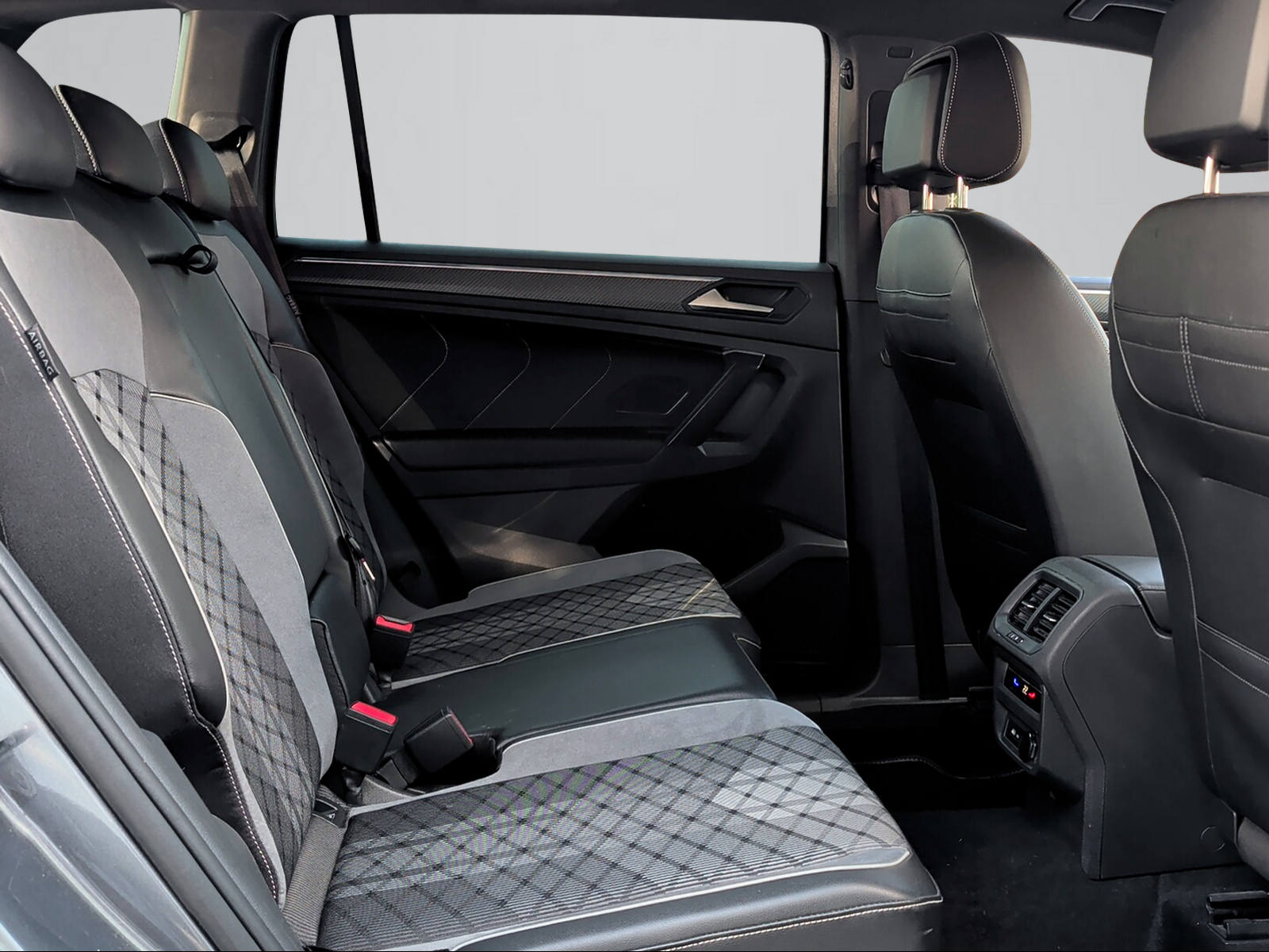 VW Tiguan Allspace 2.0TSI R-Line 4Motion DSG-image-7