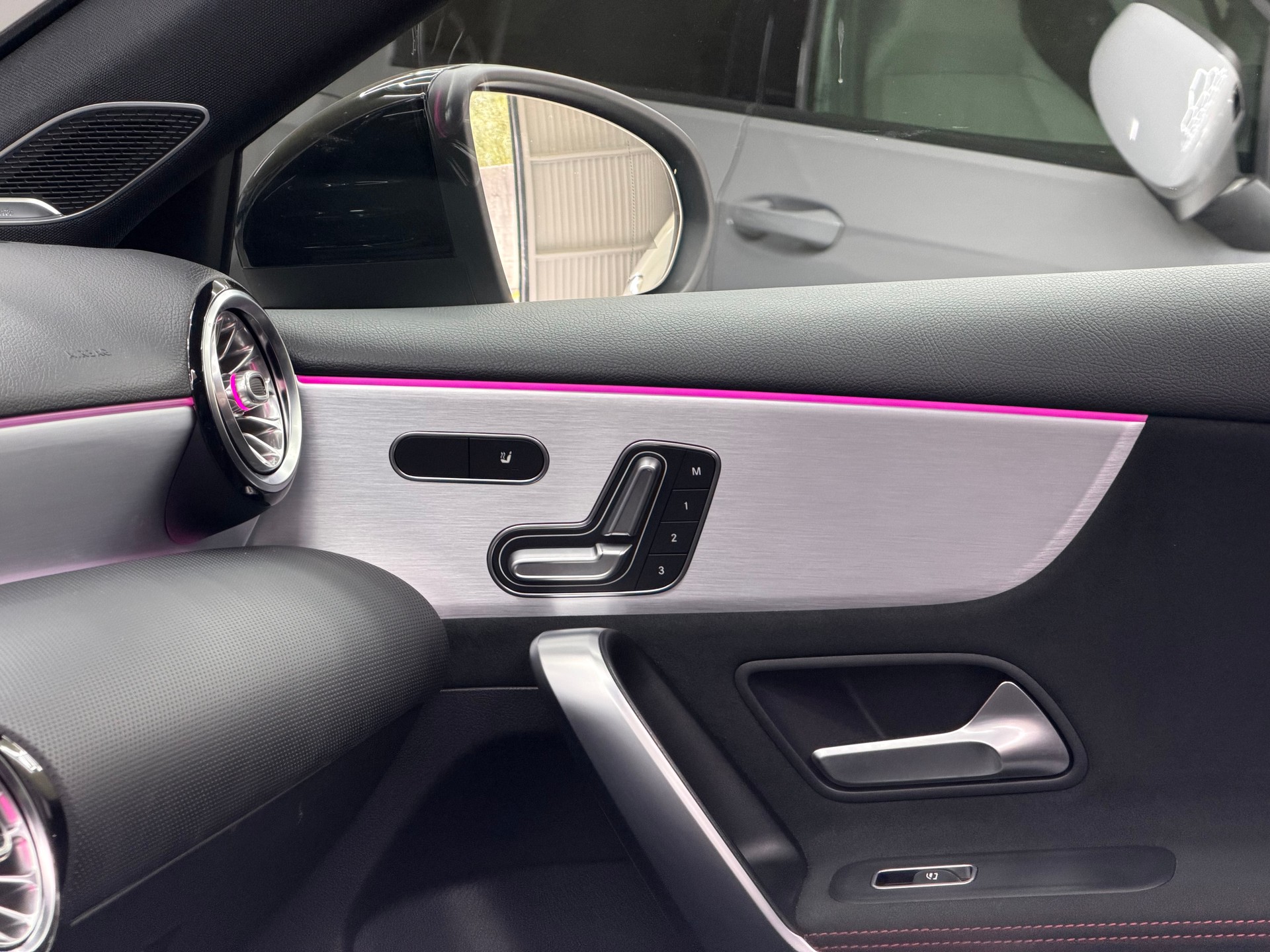 MERCEDES-BENZ A 45 S AMG 4Matic+ Speedshift *CH Auto/Pack aero/Full options*-image-11