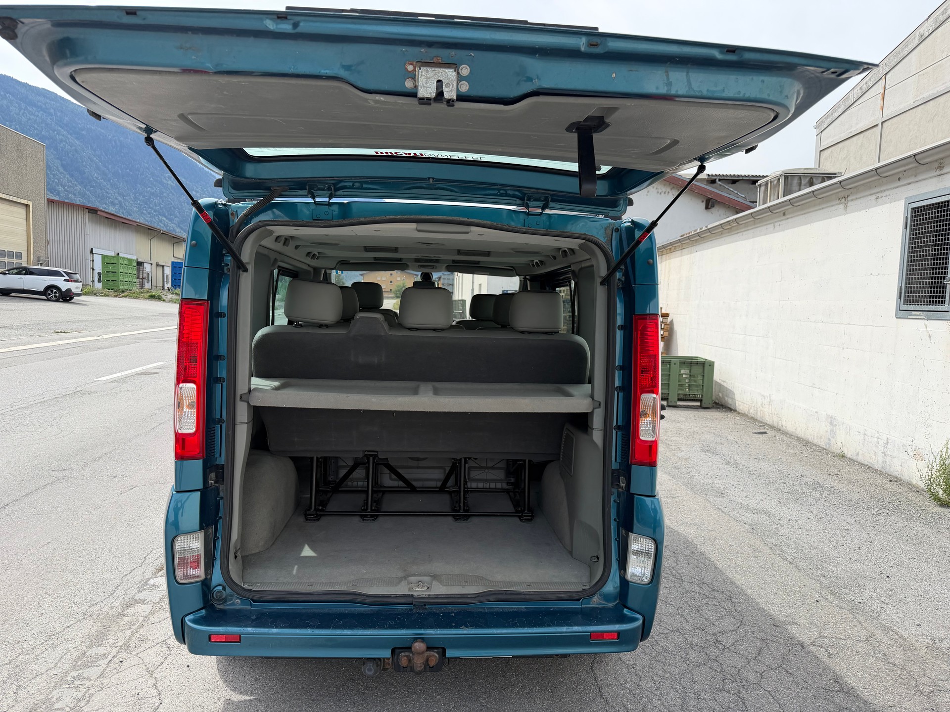 RENAULT Trafic 2.5dCi L1H1 Passenger Expression-image-5