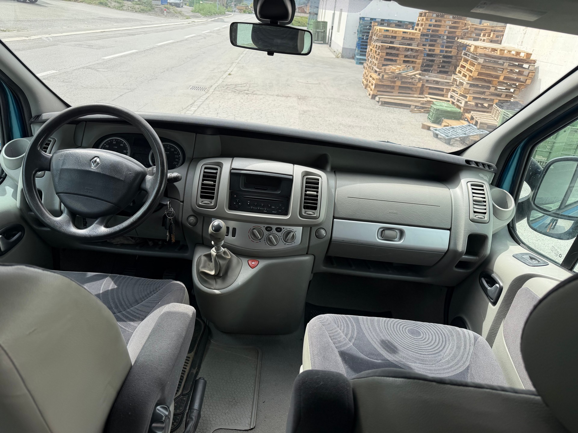 RENAULT Trafic 2.5dCi L1H1 Passenger Expression-image-3