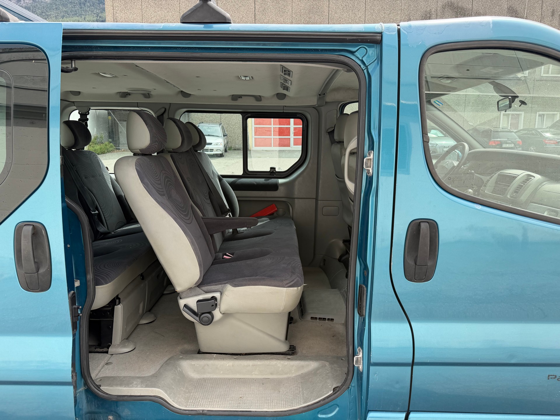 RENAULT Trafic 2.5dCi L1H1 Passenger Expression-image-8