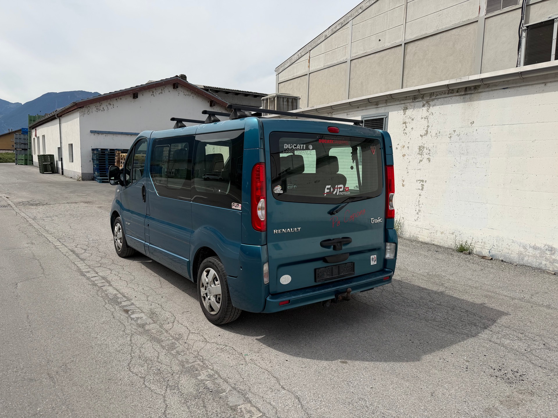RENAULT Trafic 2.5dCi L1H1 Passenger Expression-image-10