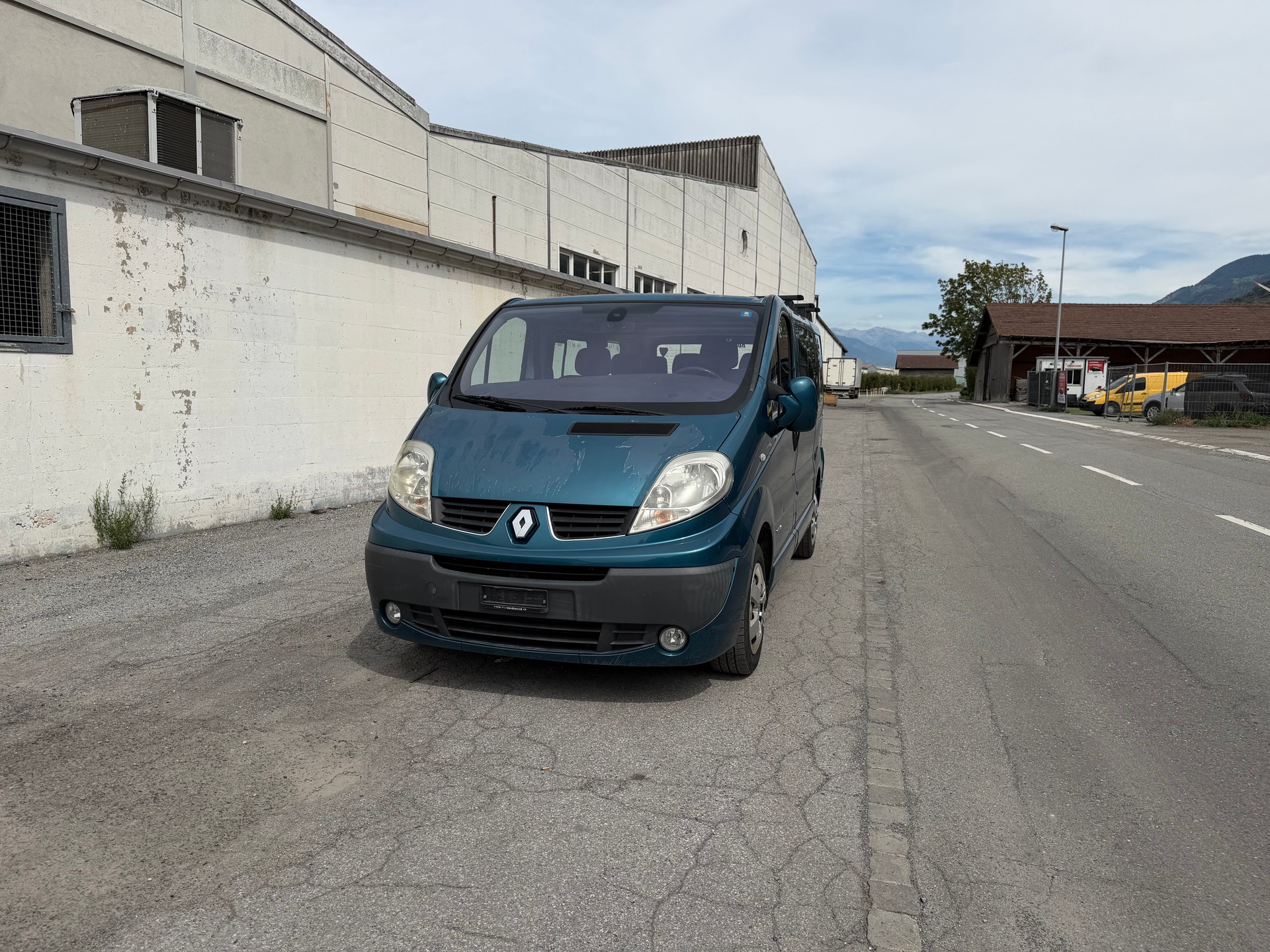 RENAULT Trafic 2.5dCi L1H1 Passenger Expression-image-0