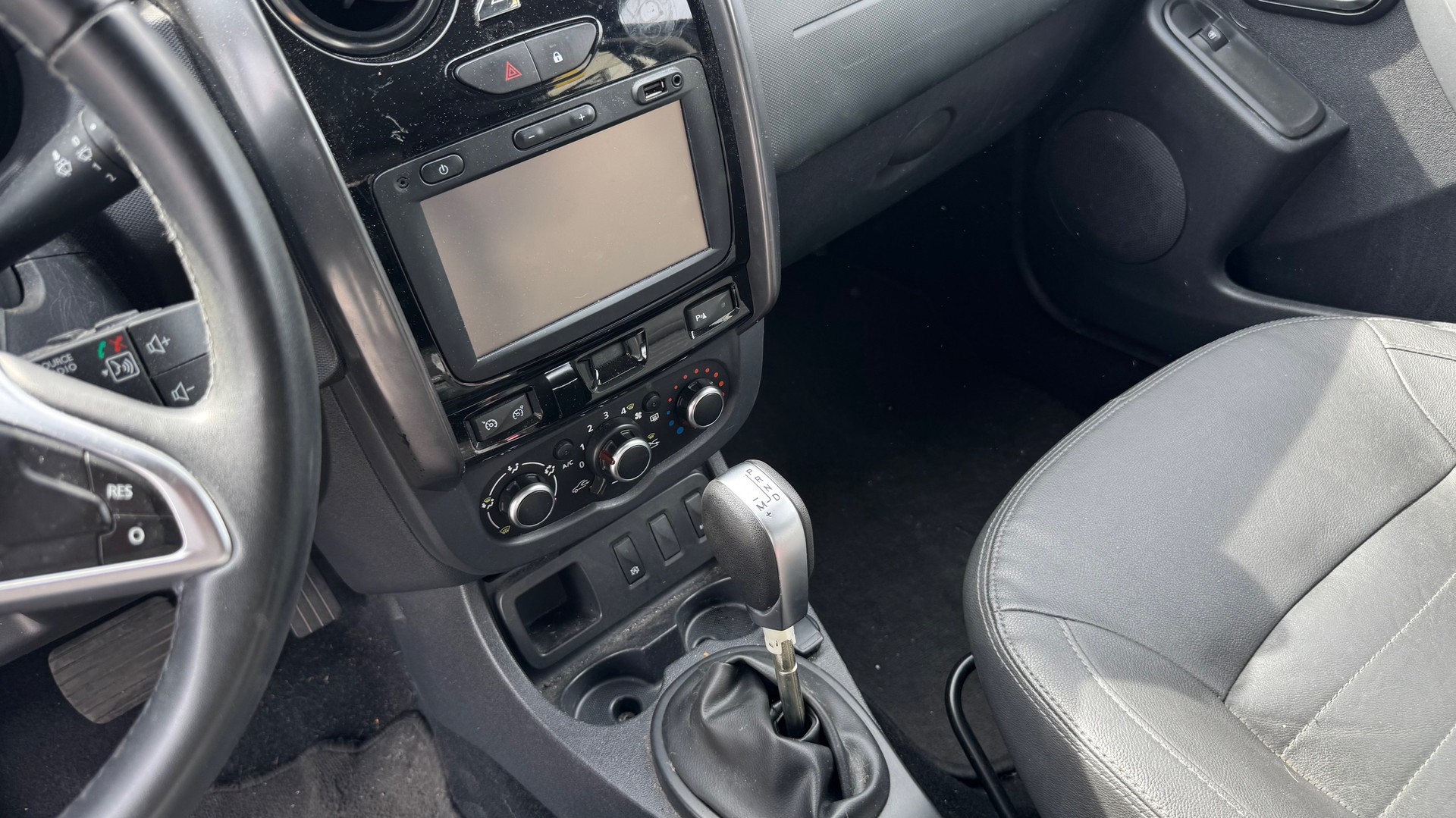 DACIA Duster 1.5 dCi Lauréate 4x2 EDC-image-12