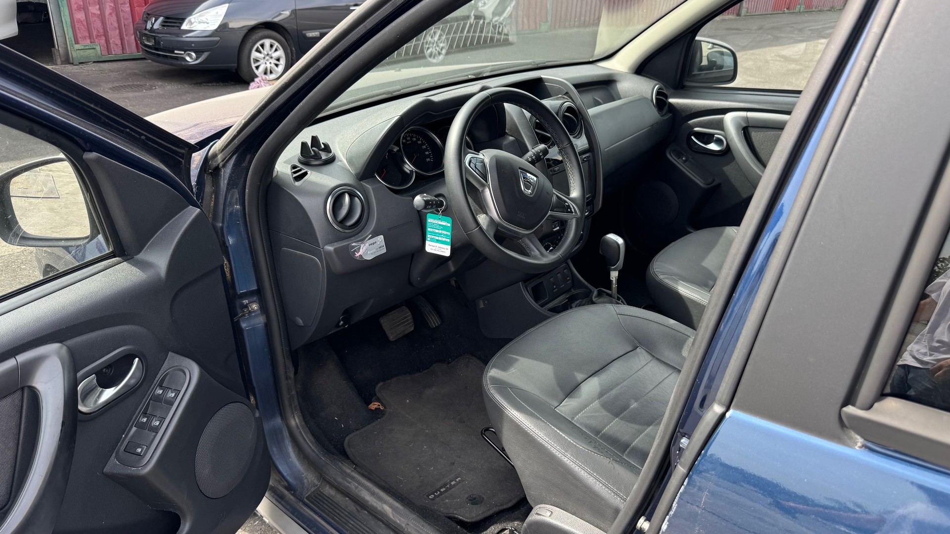 DACIA Duster 1.5 dCi Lauréate 4x2 EDC-image-7